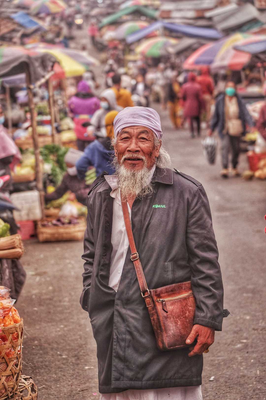 Tersenyum
