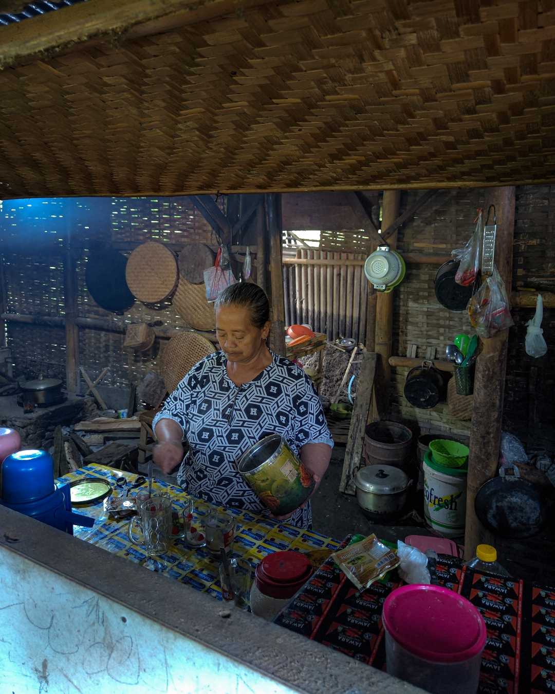 suatu hari di kedai kopi