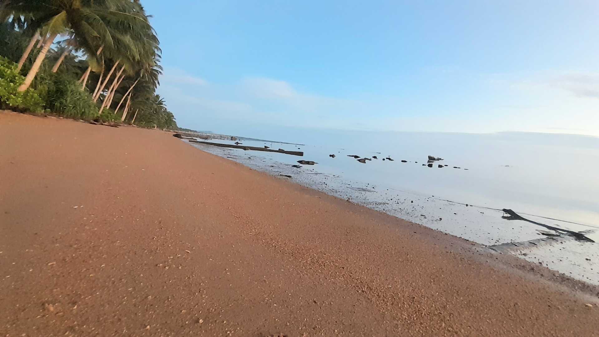Pantai pasir merah