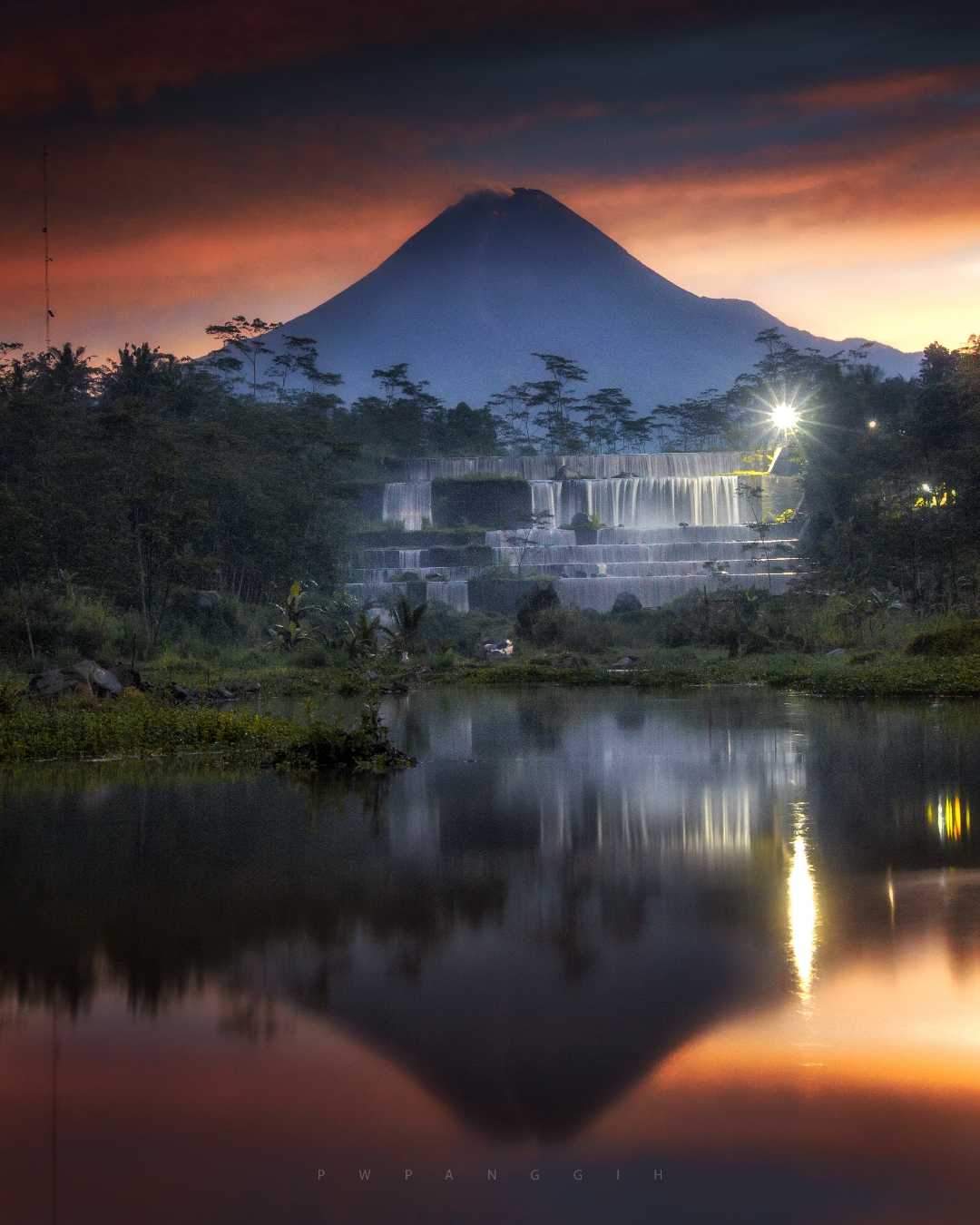 Refleksi Gunung Merapi 