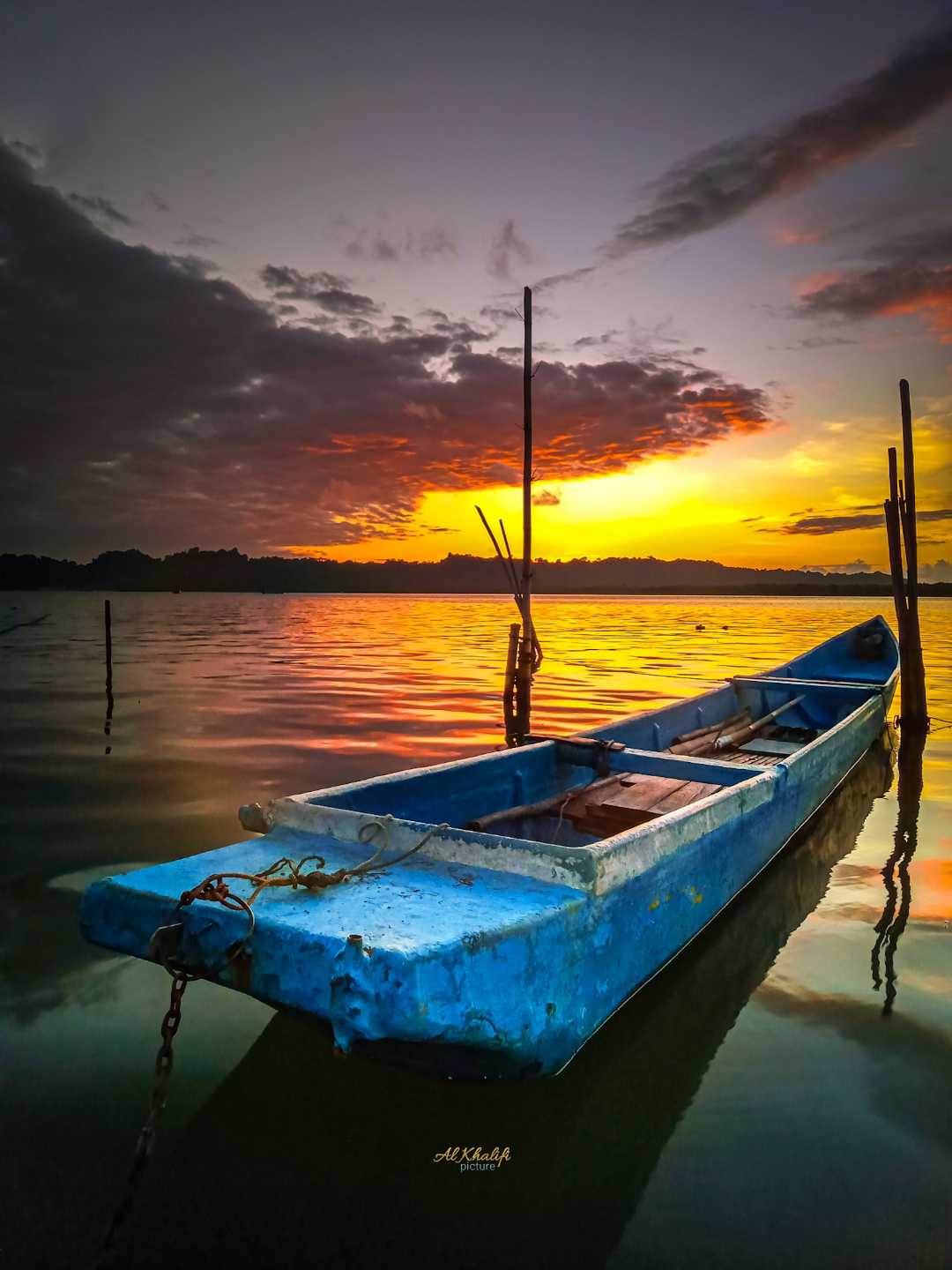 Senja di belakang Makam