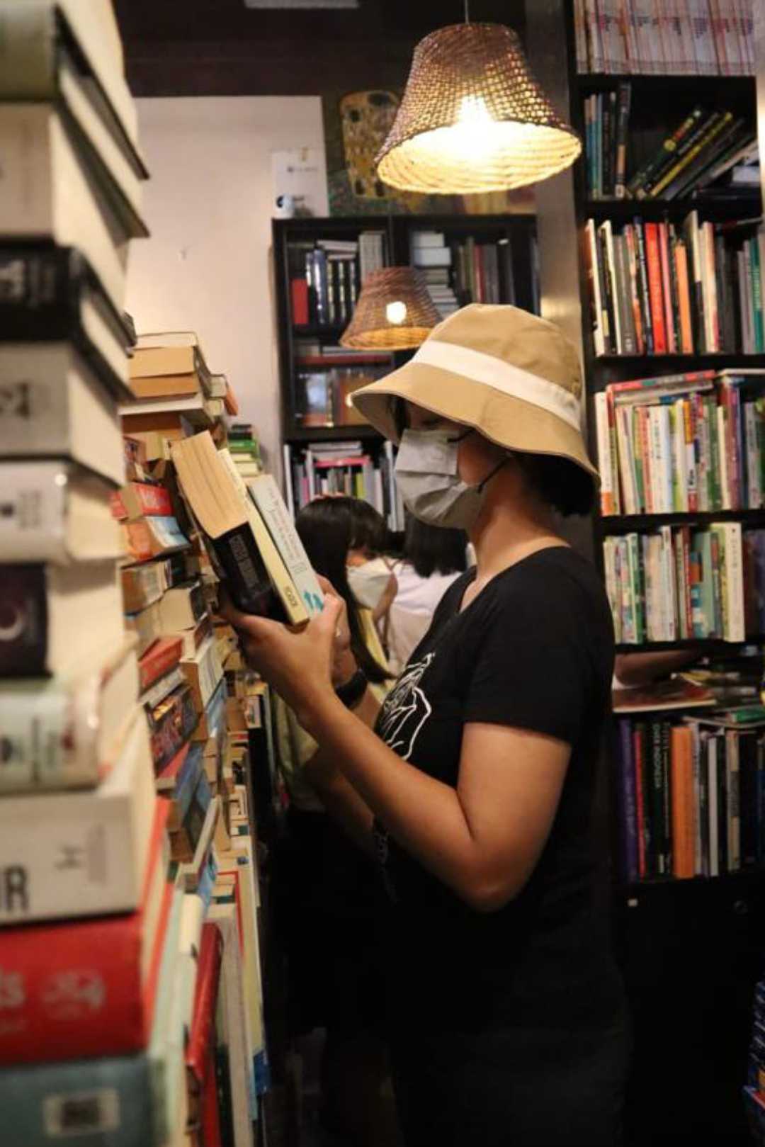 Book & Co Café