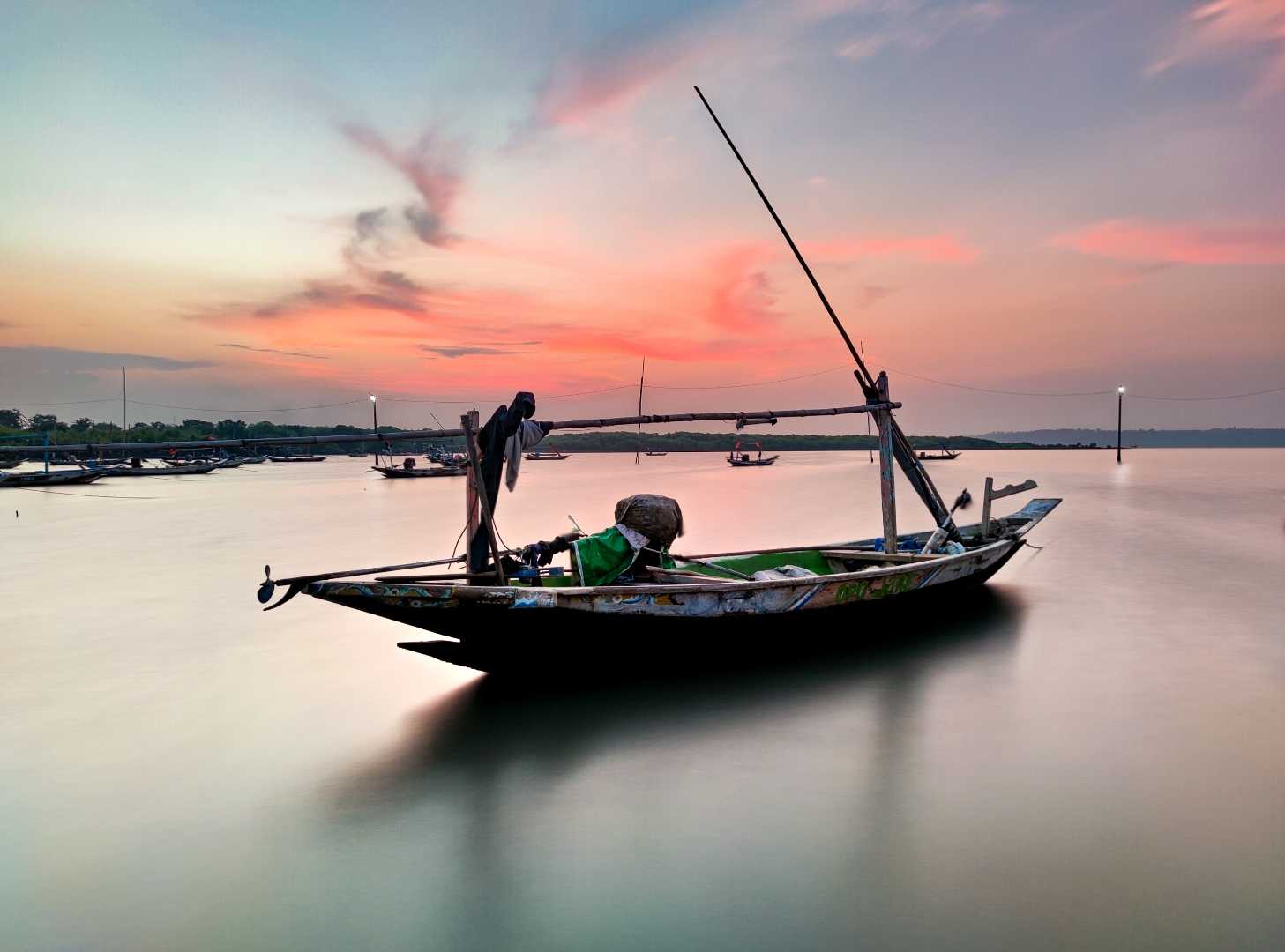Senja di Pesisir Suramadu