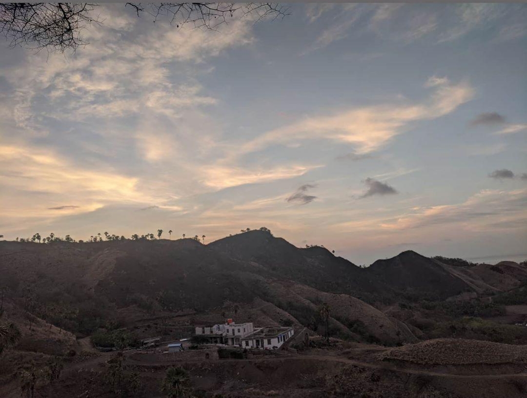 Bukit Cinta_L.Bajo
