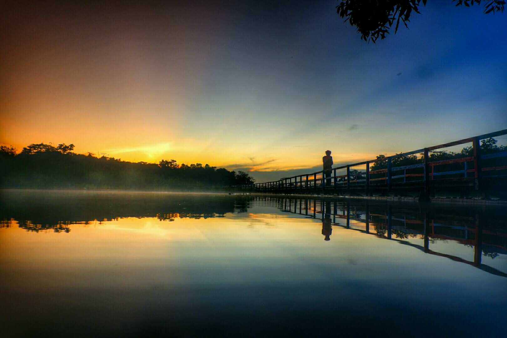 Sunrise di Waduk Manggar