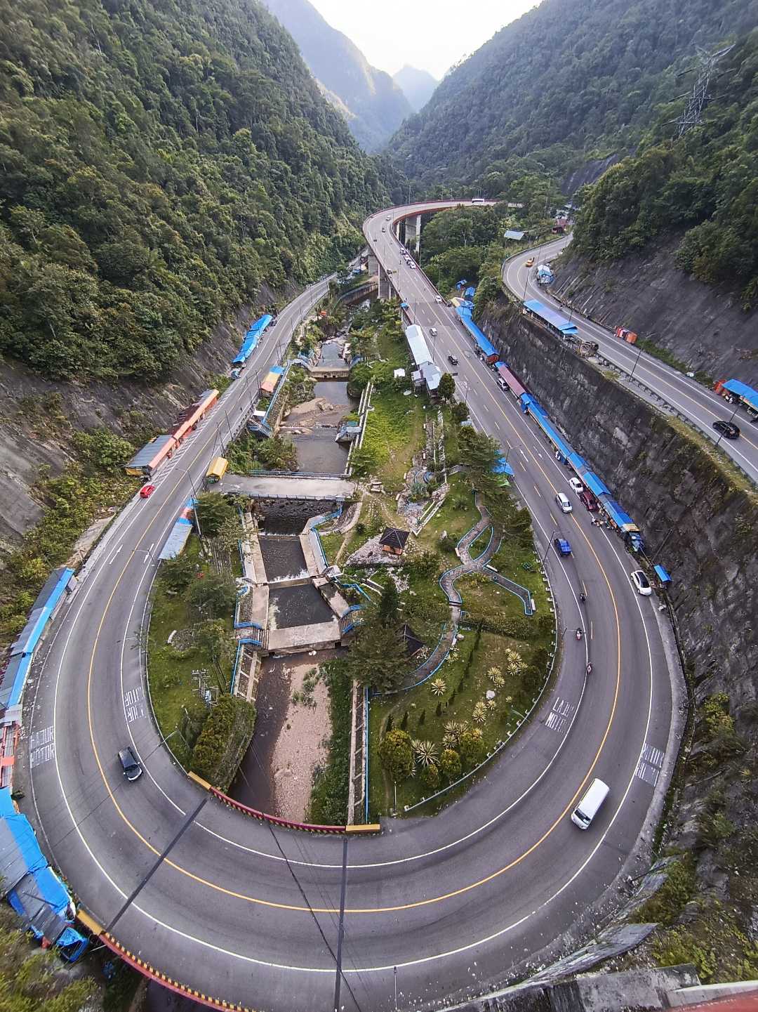 pesona jembatan kelok9