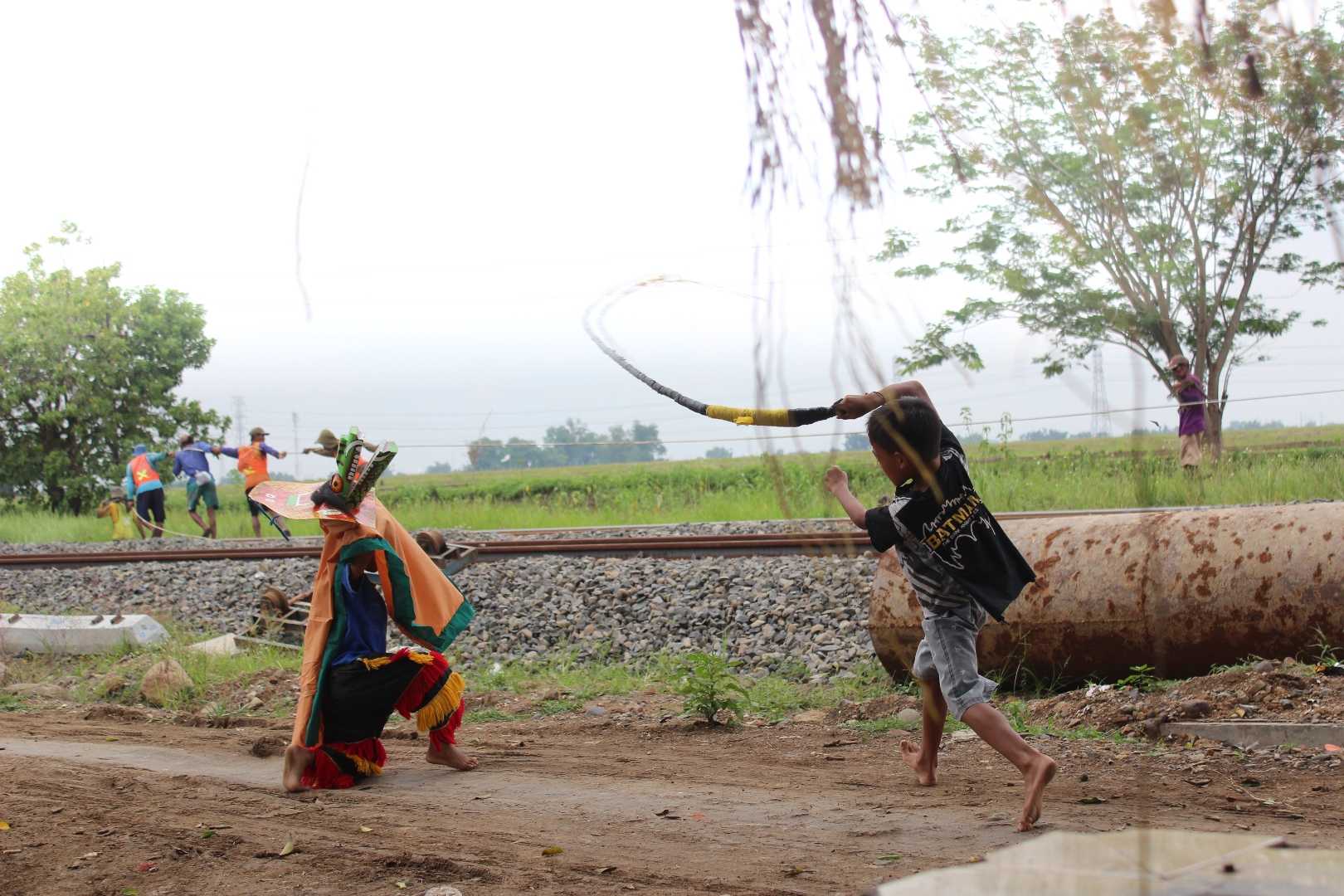 main atau kerja ?