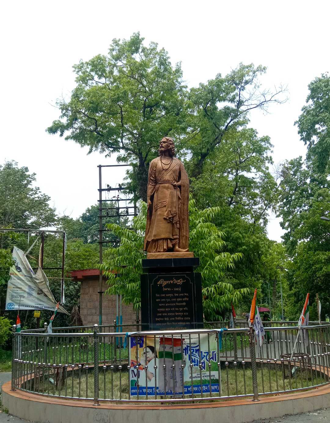 statue