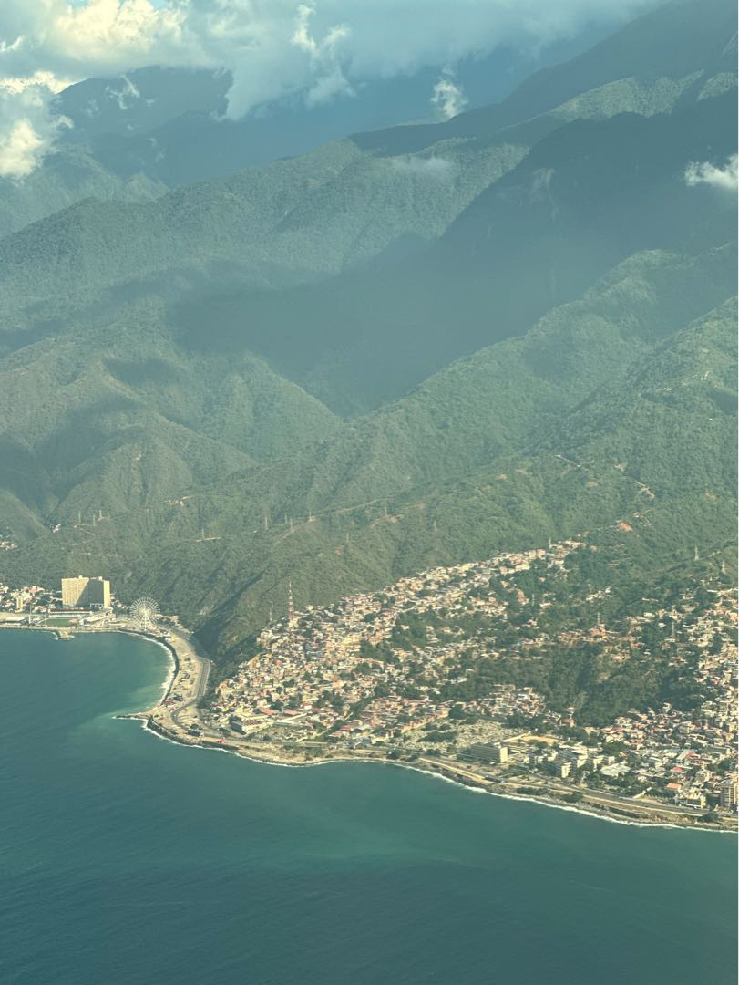 Caracas is beautiful from the sky 😍