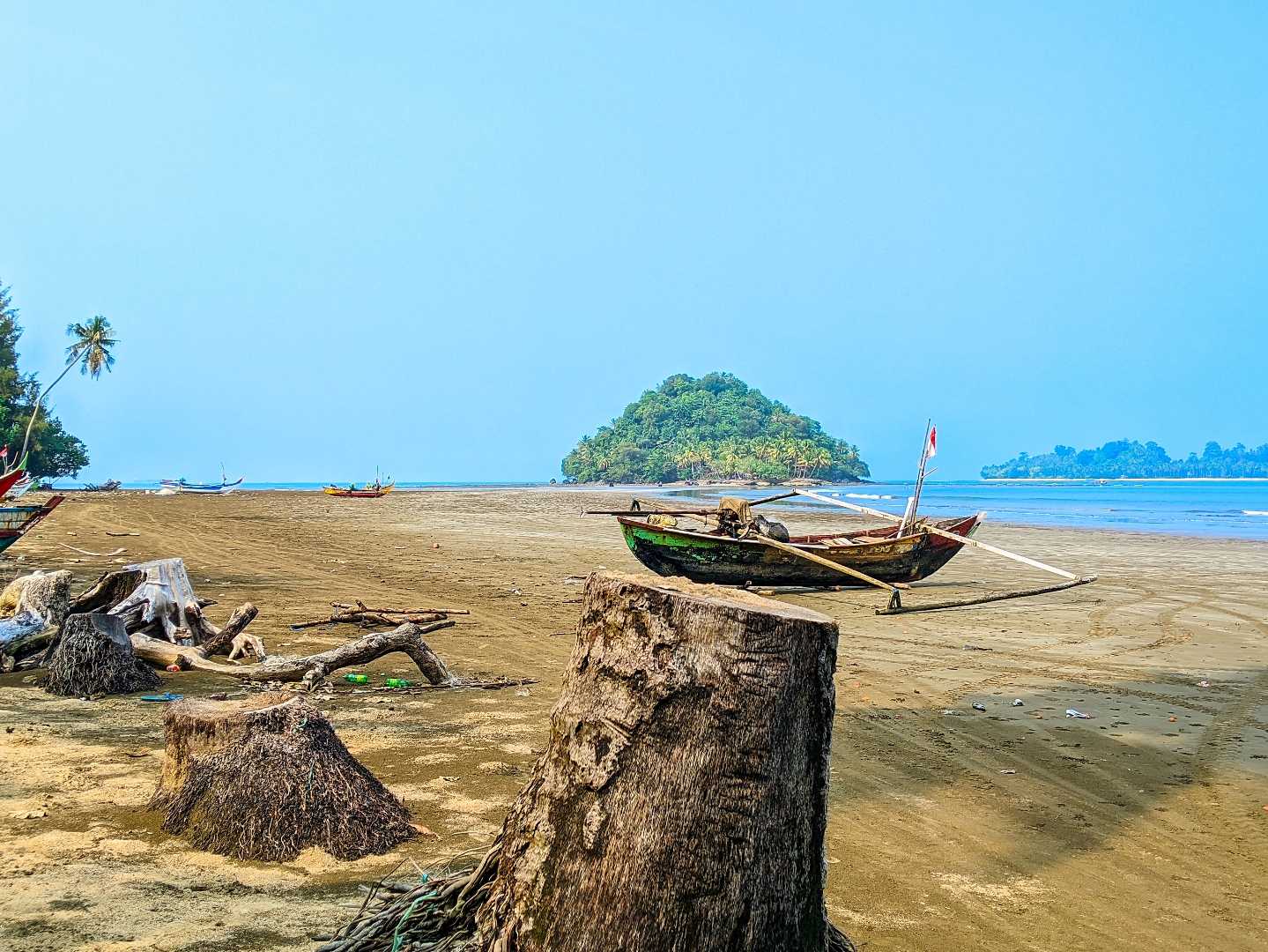 Perahu Nelayan Pantai Aia Manih