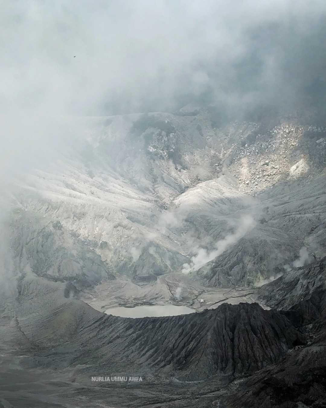 Kawah Ratu (Queen Crater) Tangkuban Perahu 