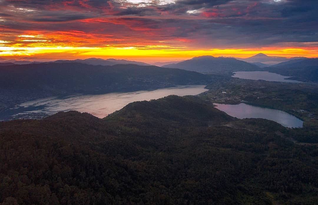 matahari terbit di Gunung Talang