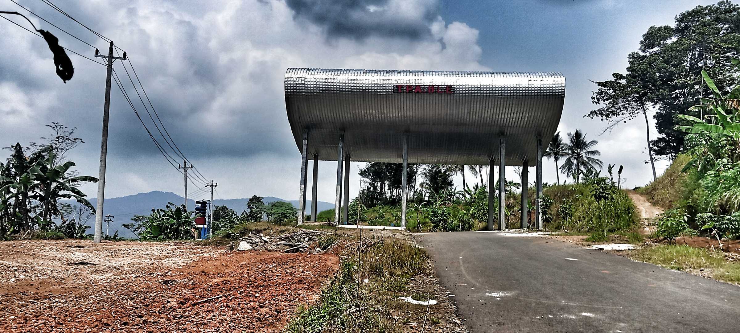 Bukan Radiator Spring, hanya gapura baru.