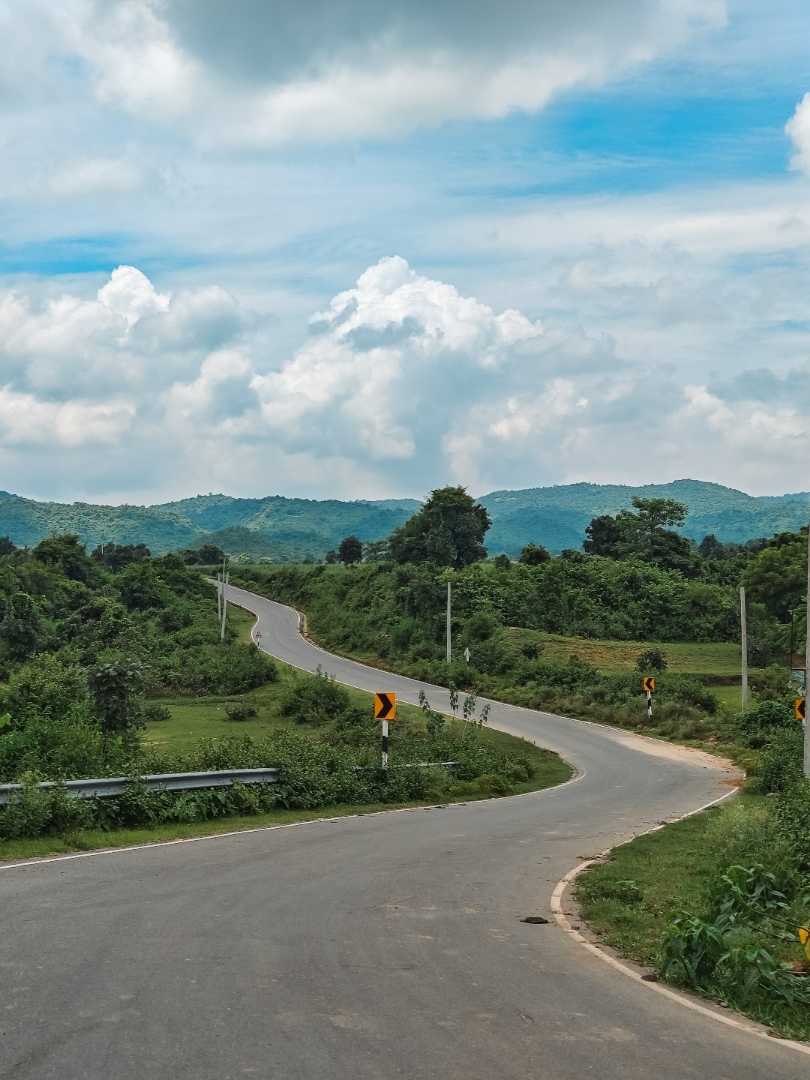 The road to Ajodhya Range