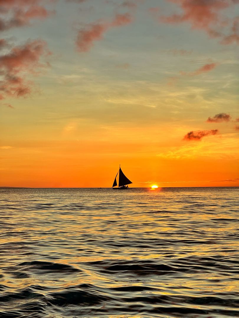 World class sunset brought to you by Boracay.