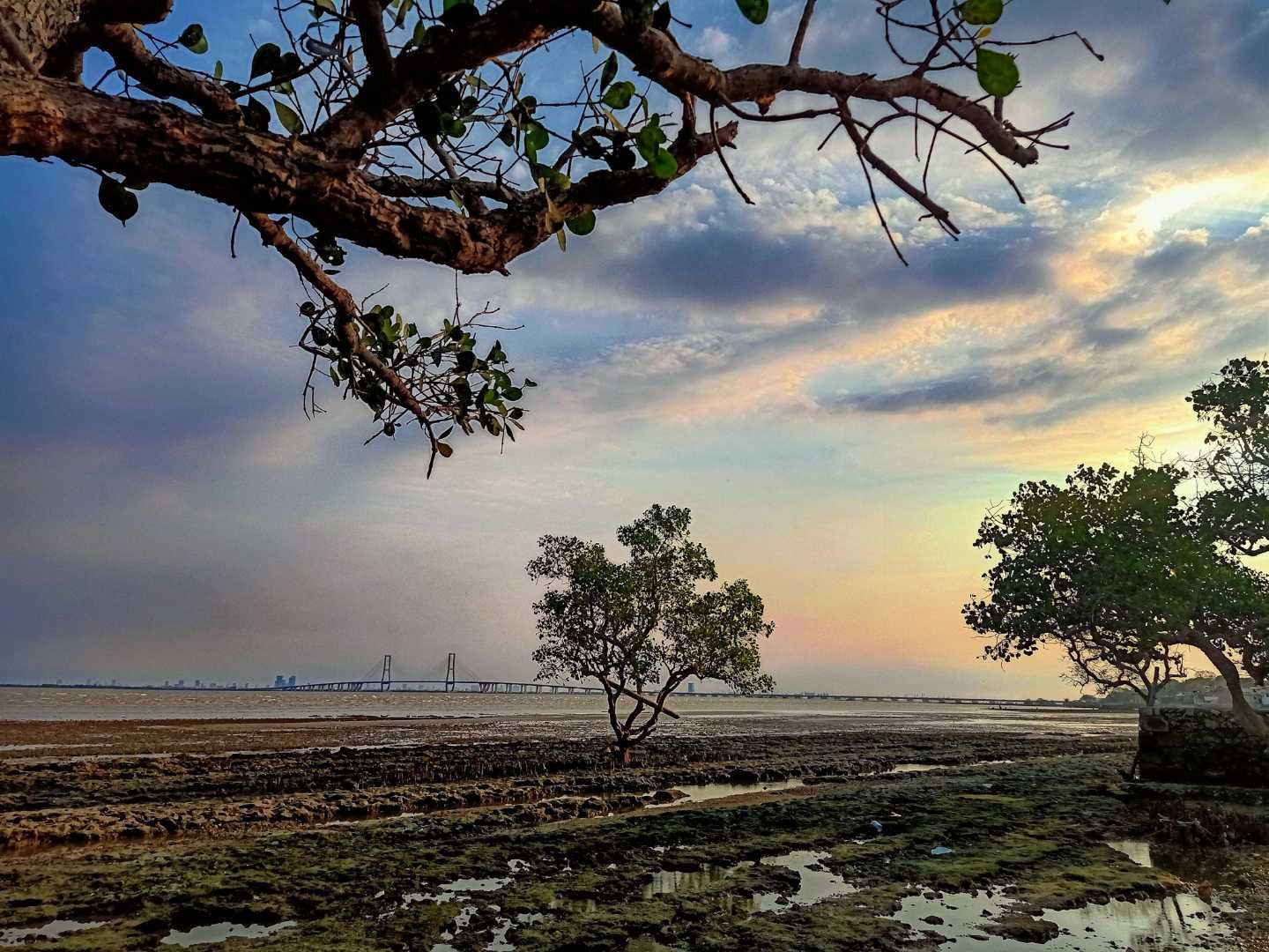 Senja di Pantai Goa Petapa