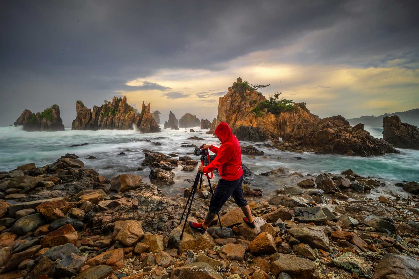 Pantai Gigi Hiu Lampung