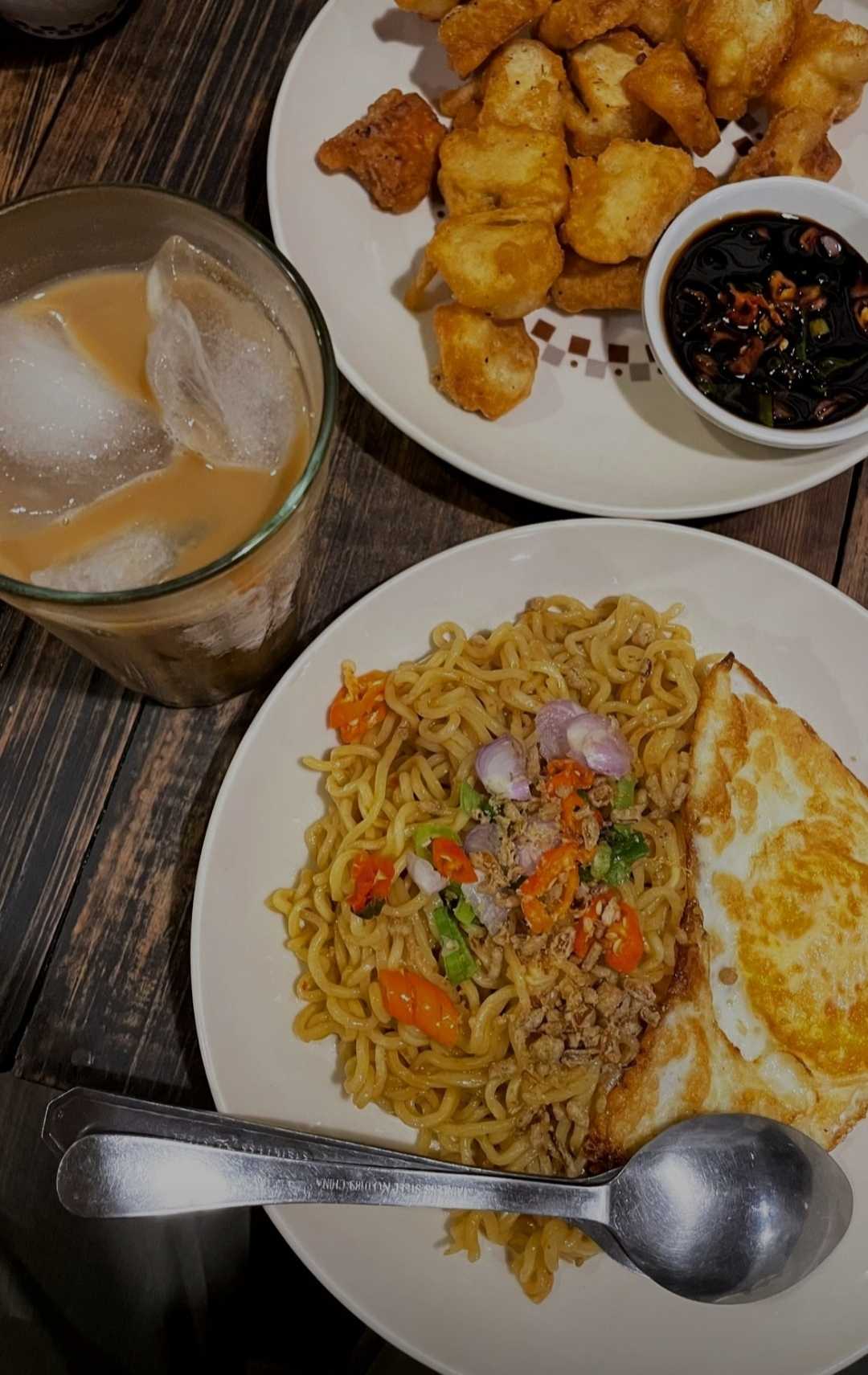 Mie Goreng dan Es Kopi Susu