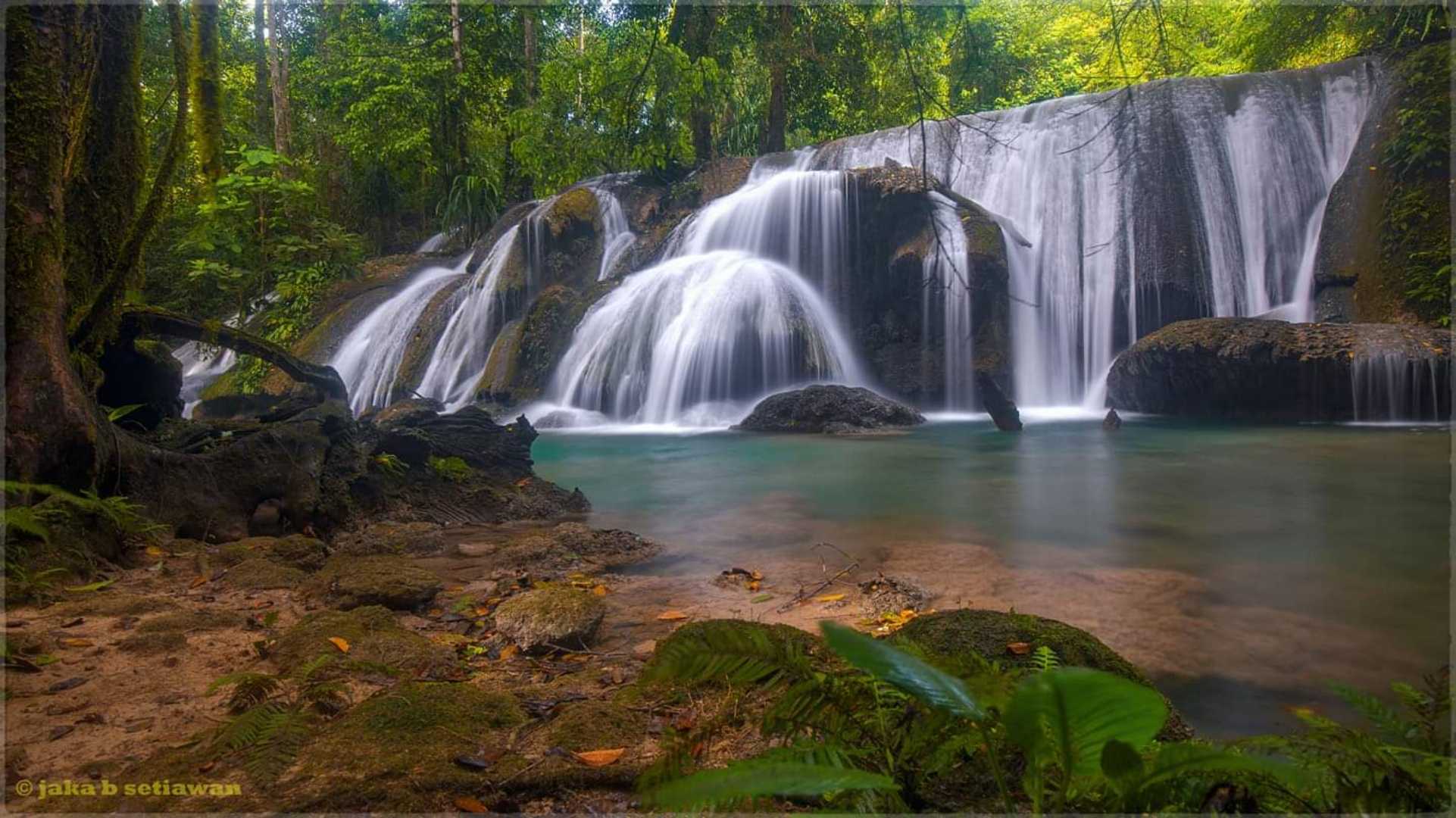 Air Terjun Akar Darah.
