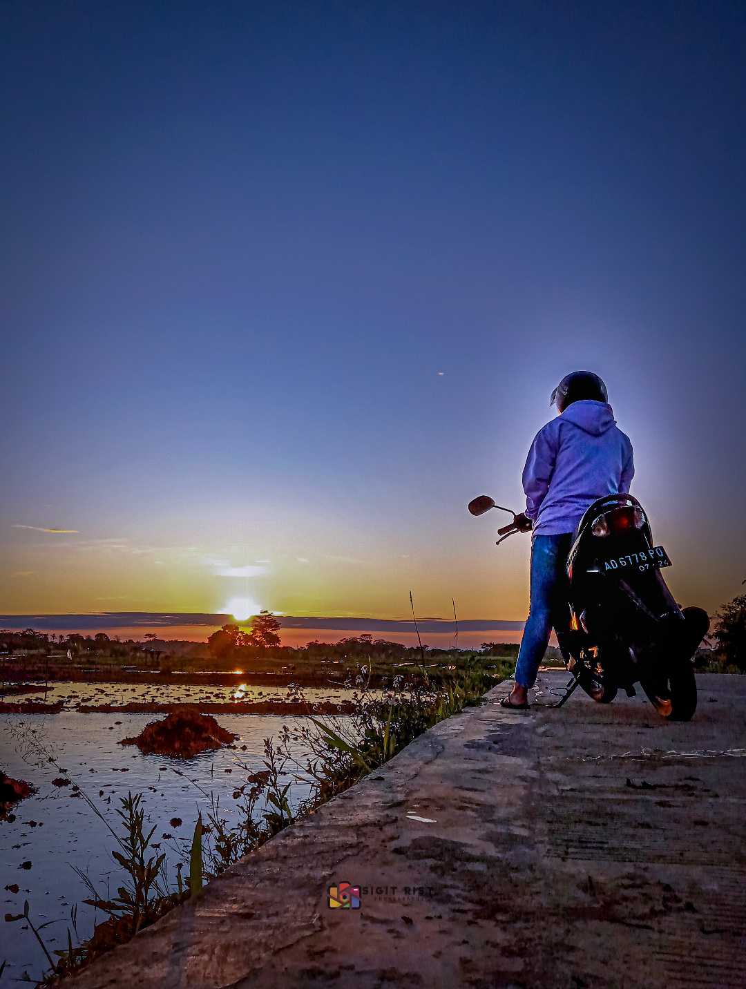 Menikmati sunrise di kemetul