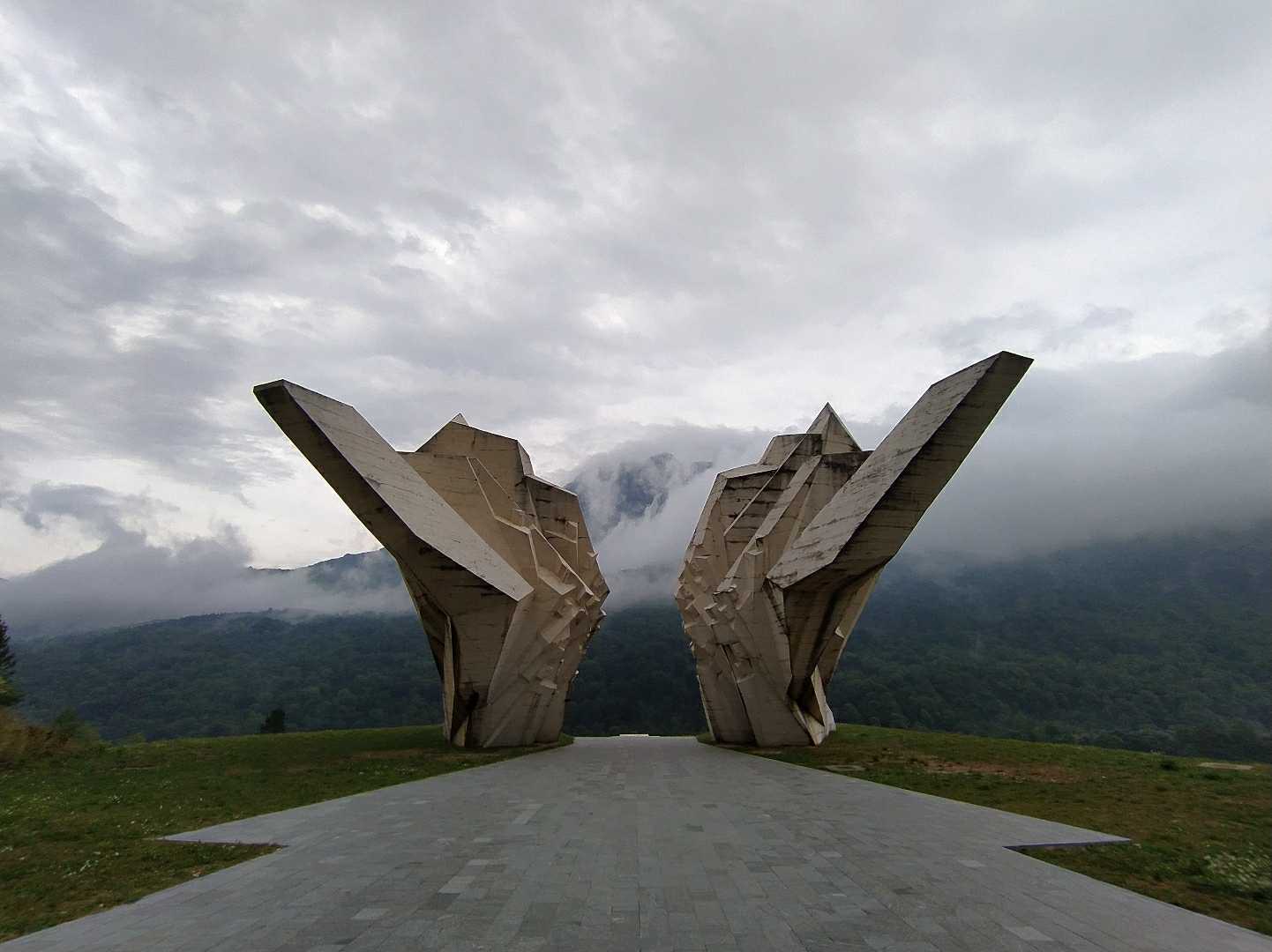 tjeniste spomenik