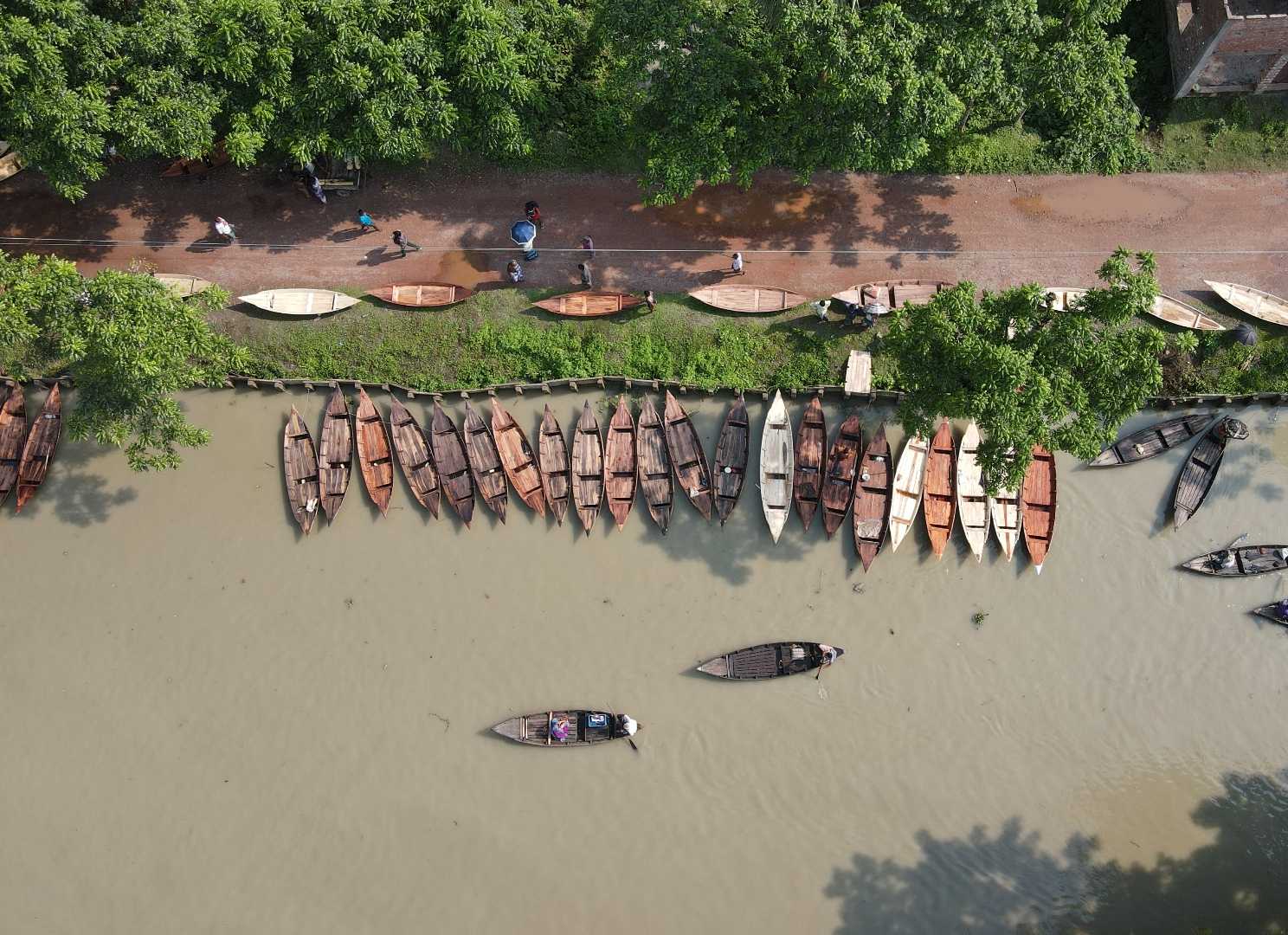 Floating boat market