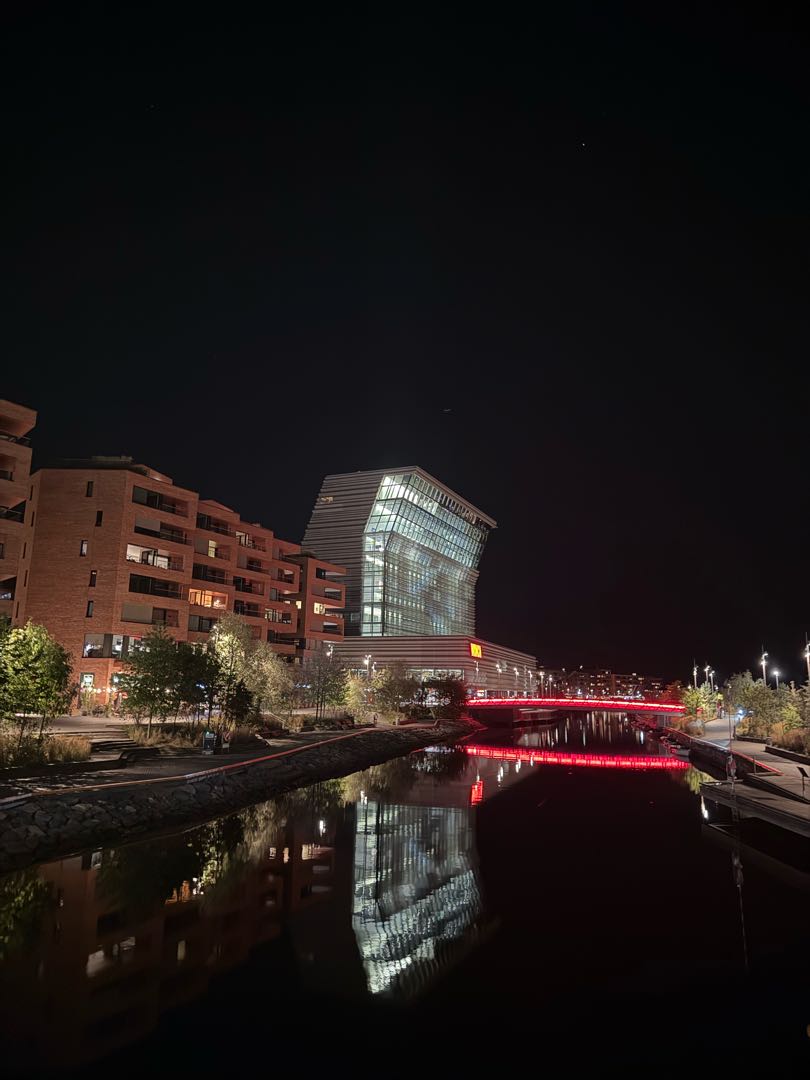 Night view From Munchies Burger In oslo