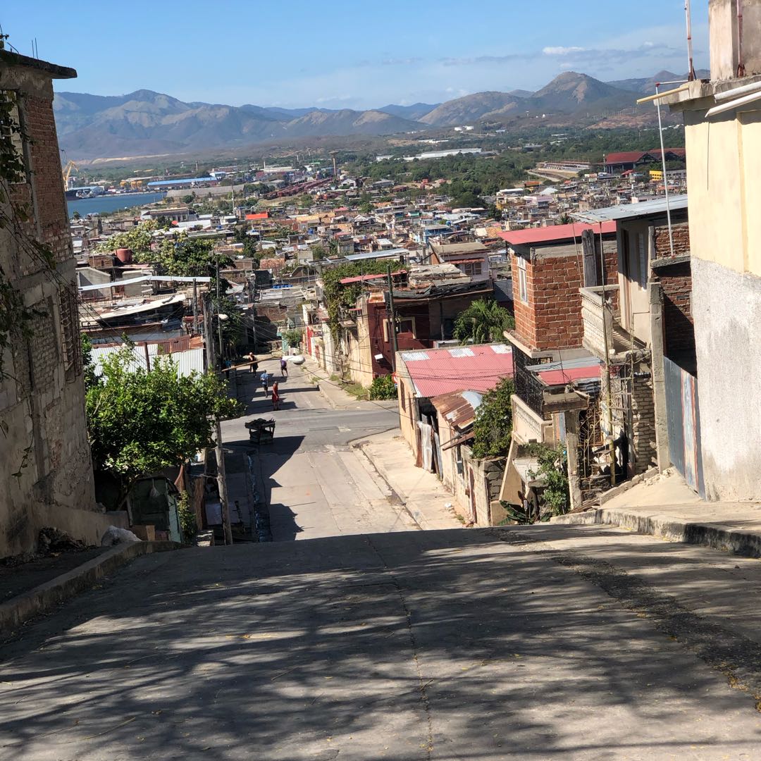 Muy hermoso y a la ves complejo caminar las calles santiagueras