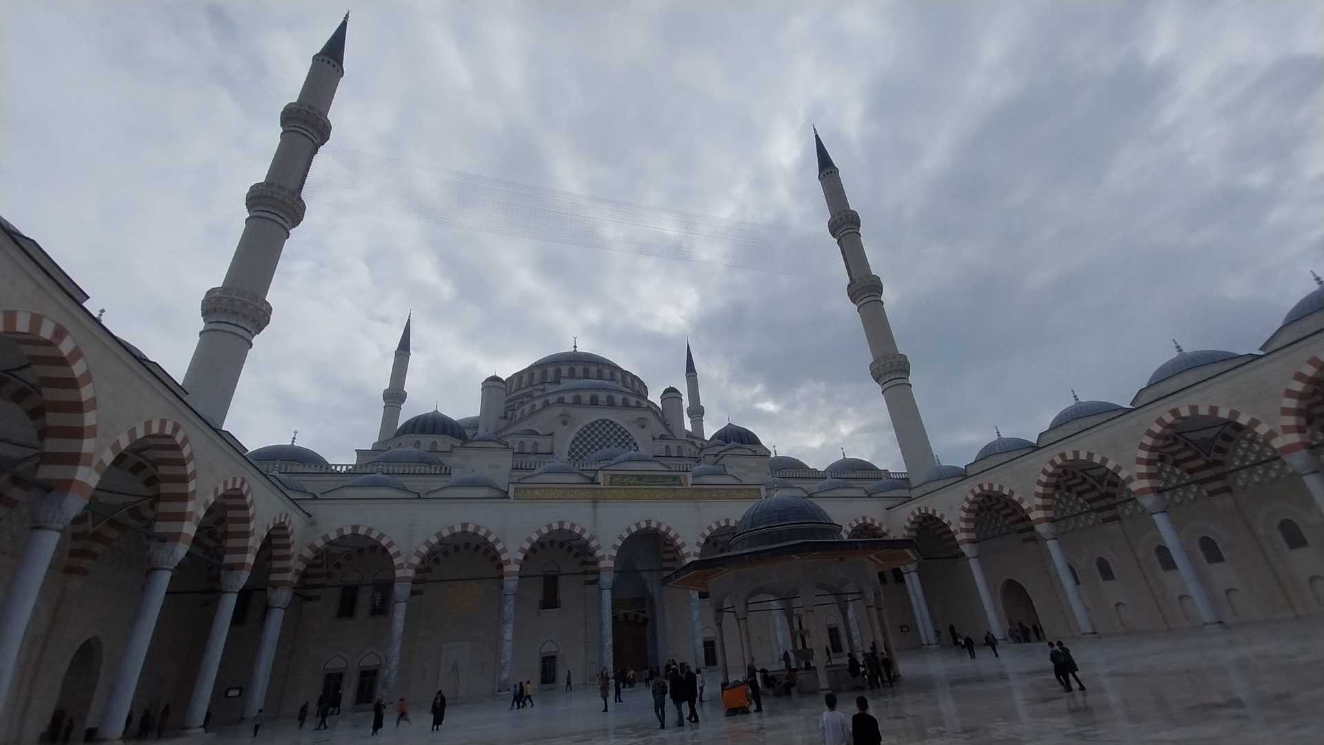 Çamlıca Camii
