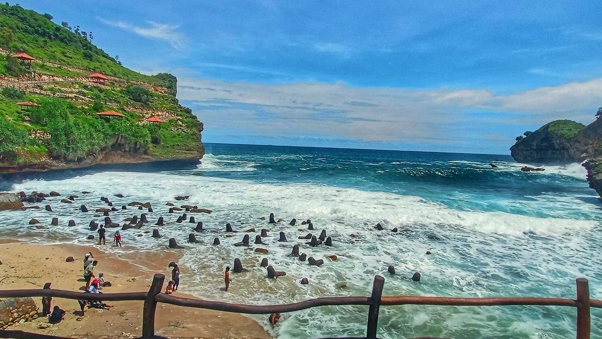 Di pantai 