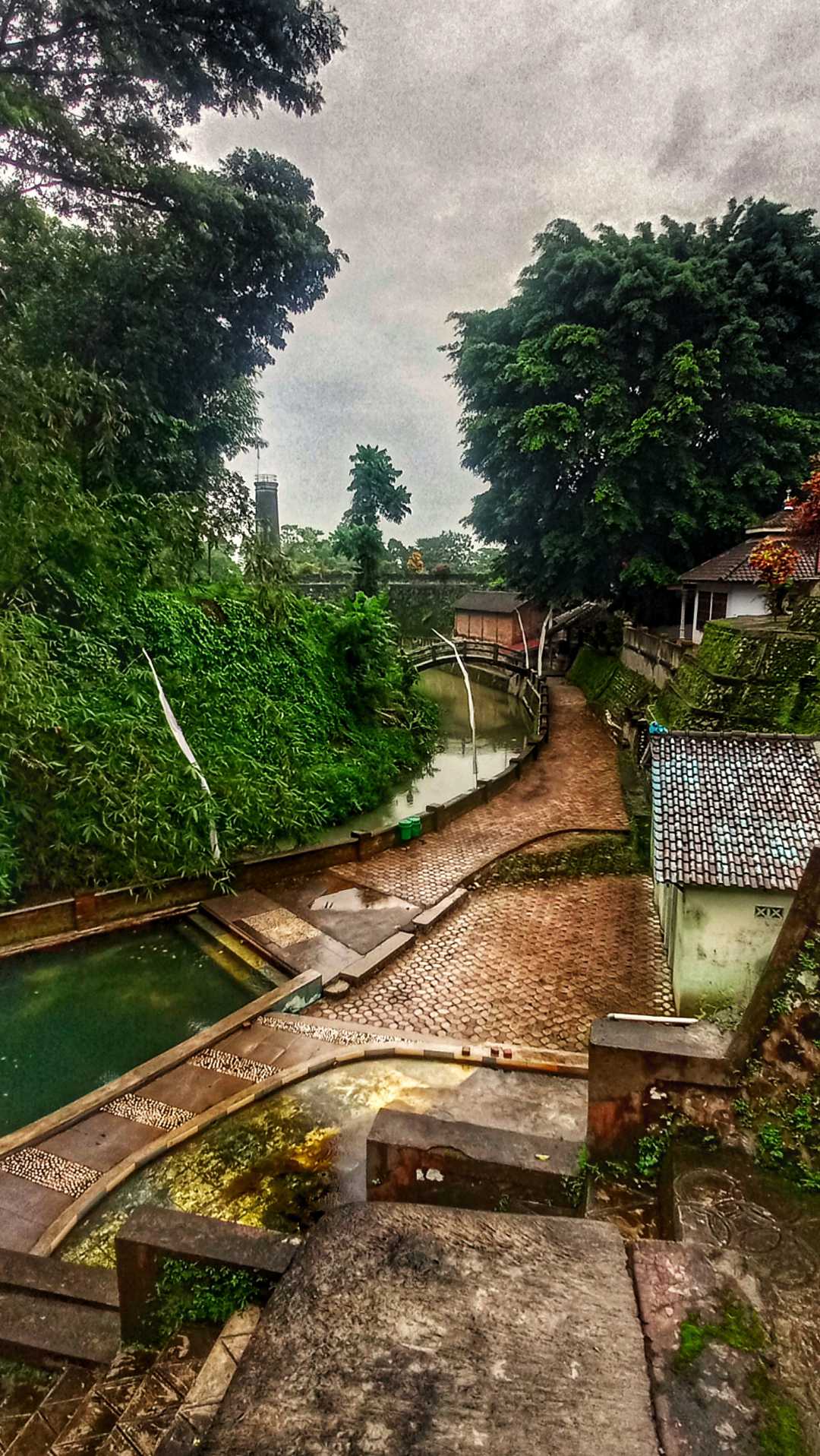 Pinggir Sungai 