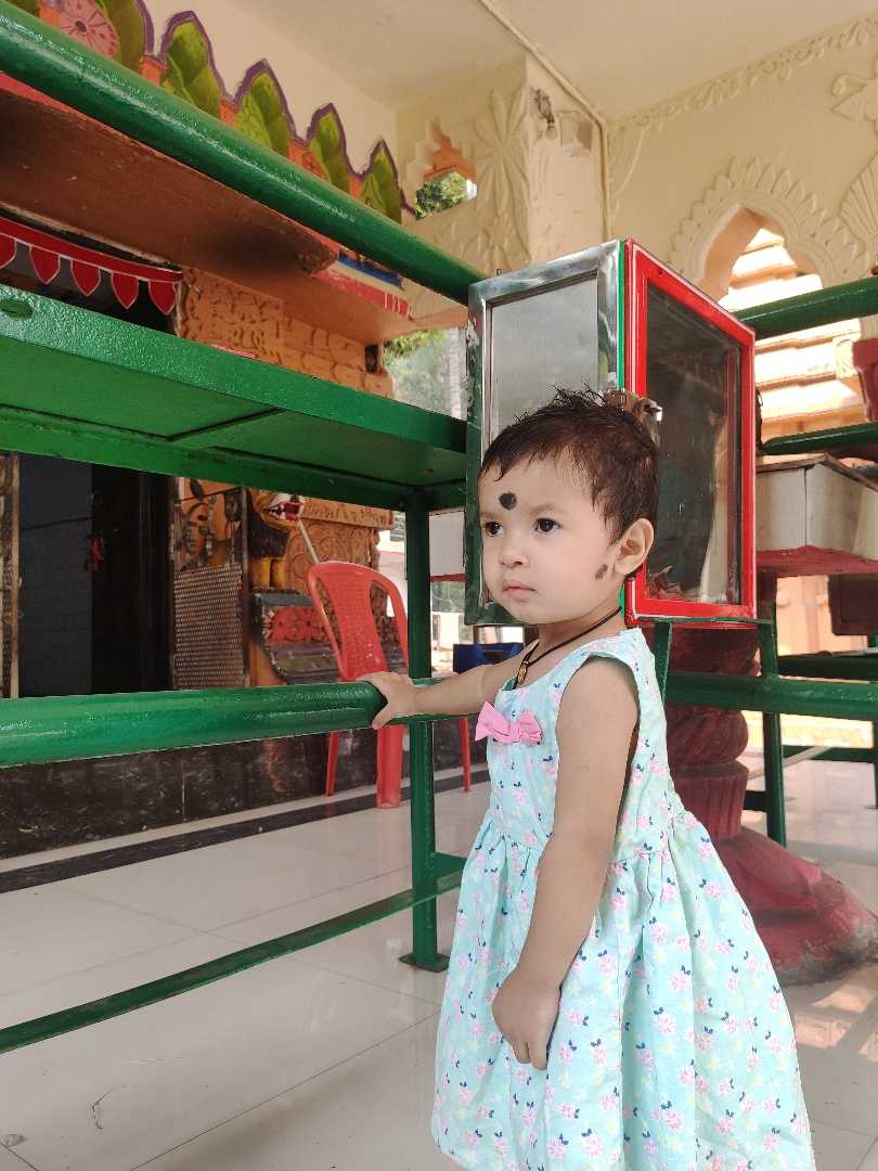 very serious look😜