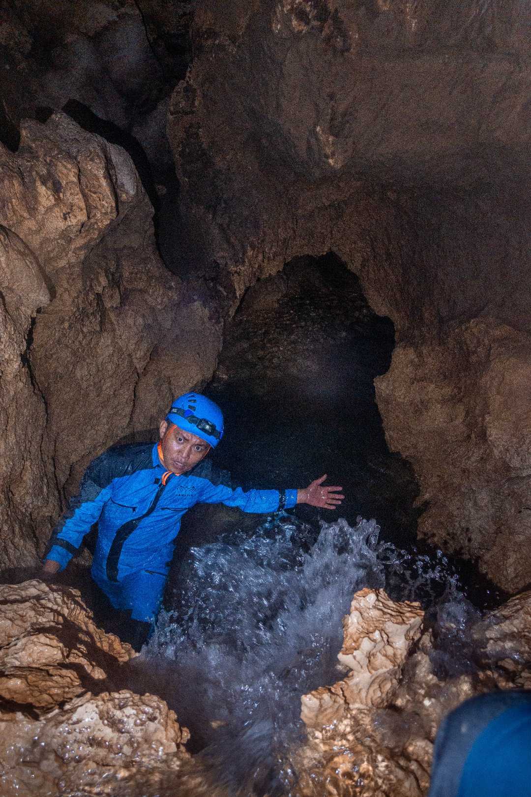 Airterjun dalam gua