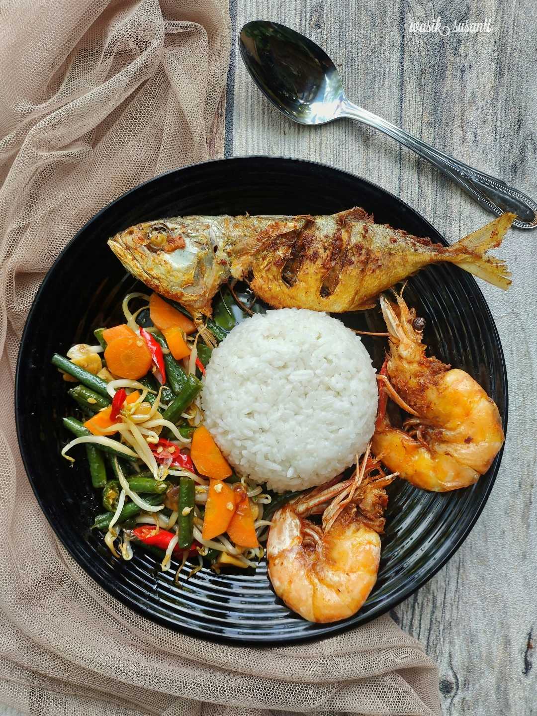 MAKAN SIANG