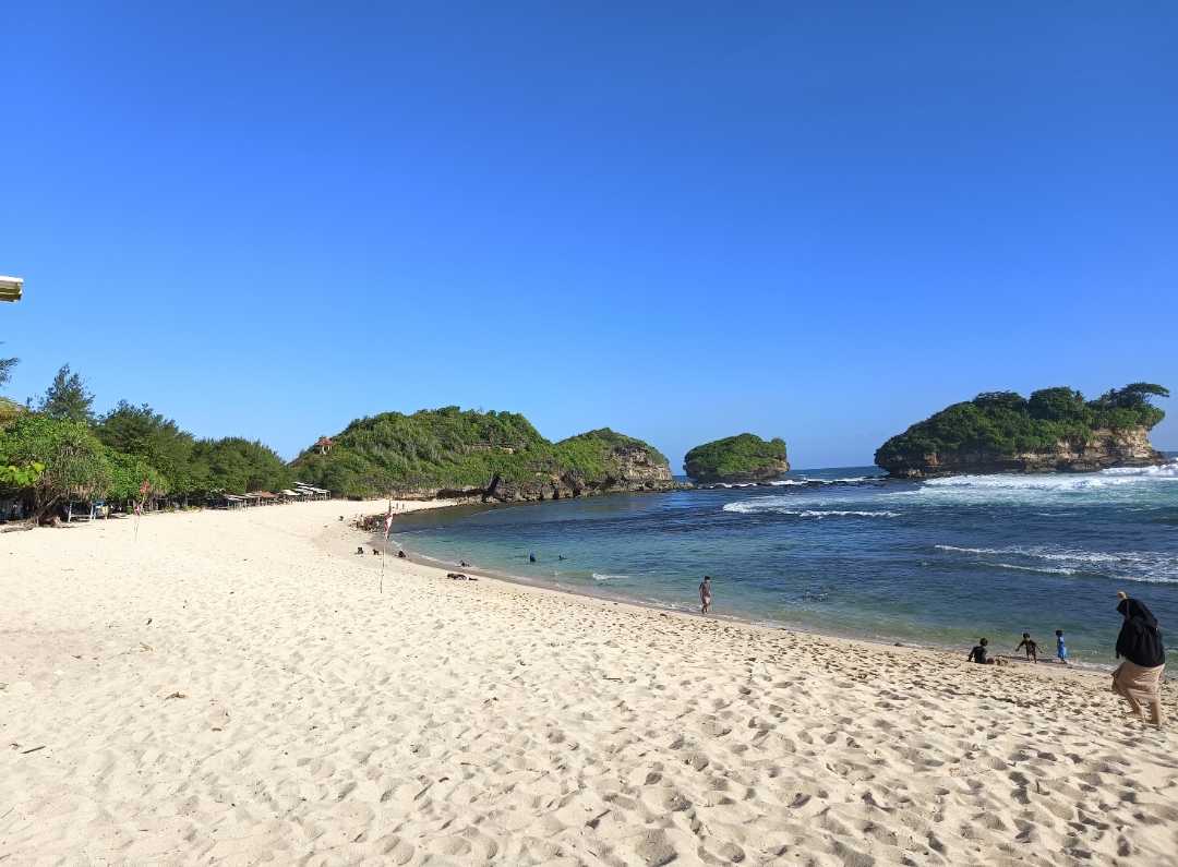 watu karang beach
