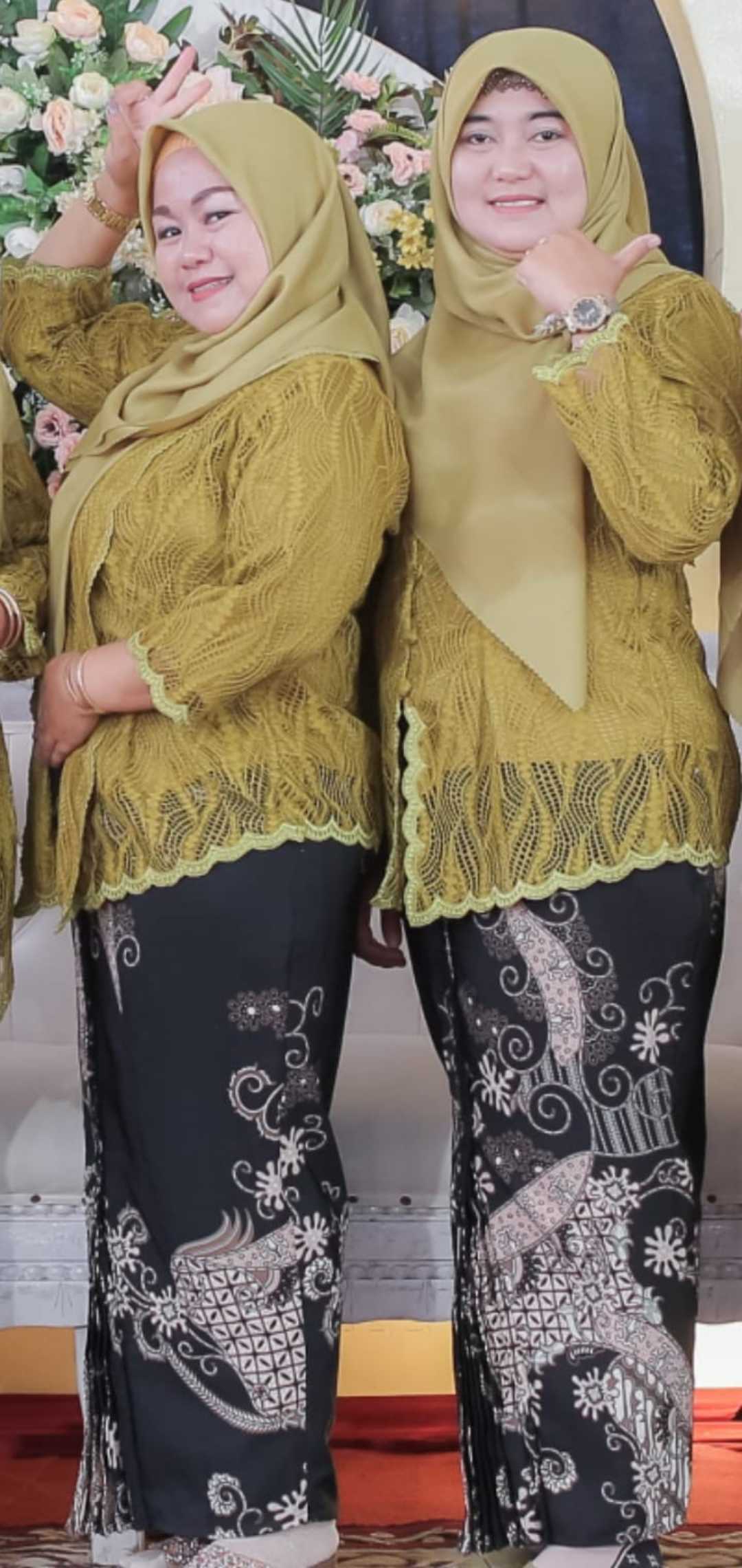 KEBAYA KUNING 