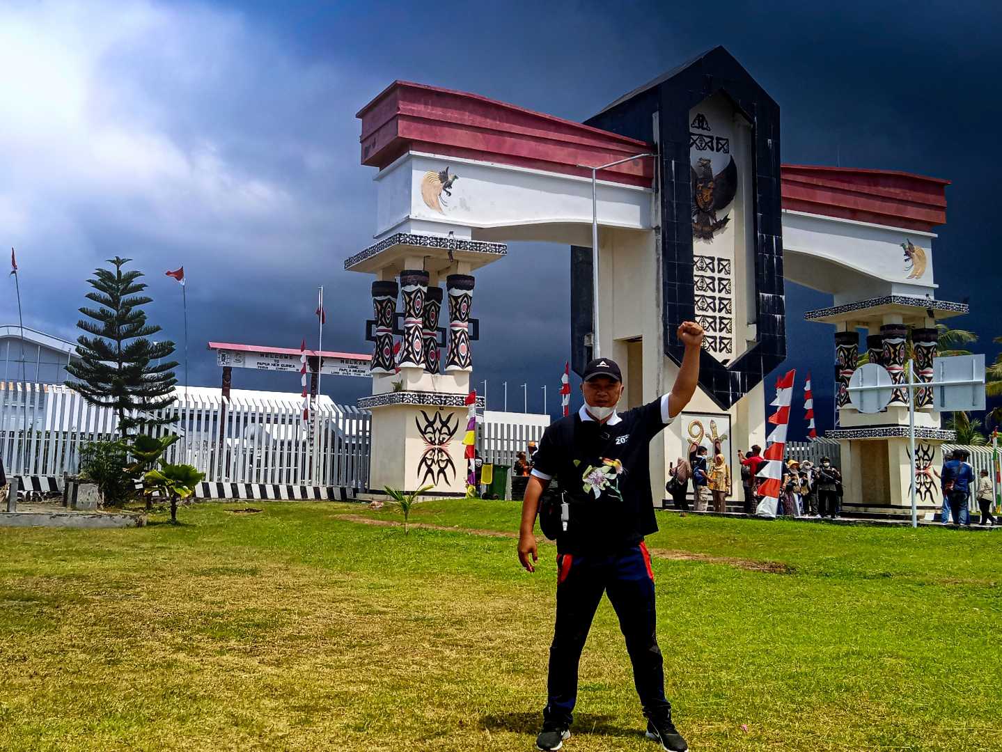 Skouw Border Post Of Indonesia