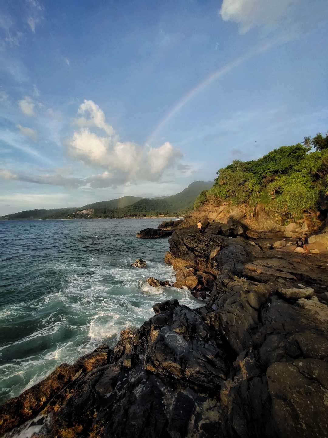 Habis Hujan Terbitlah Pelangi di Pantai Kerandangan 