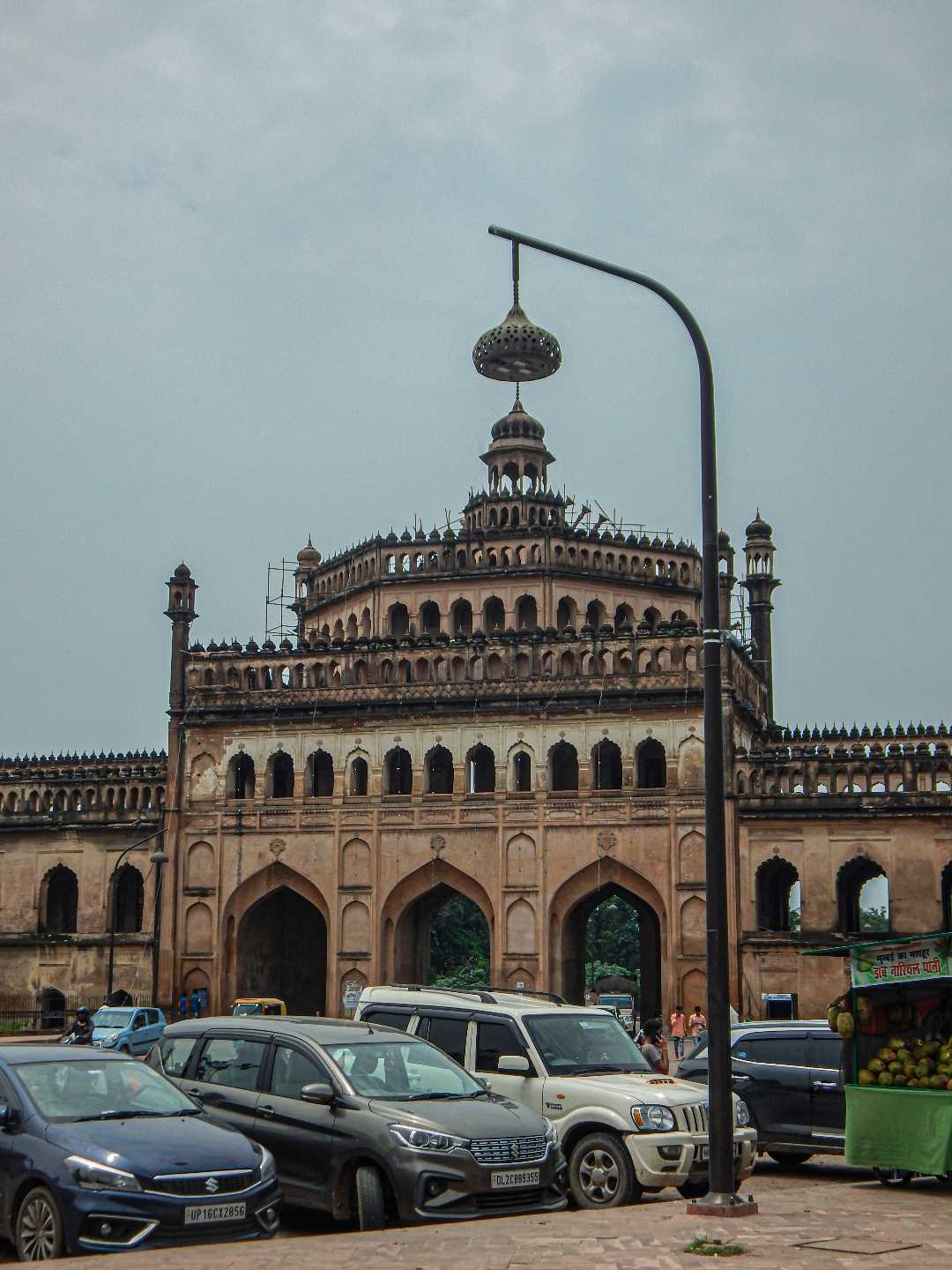 Street lamp gate
