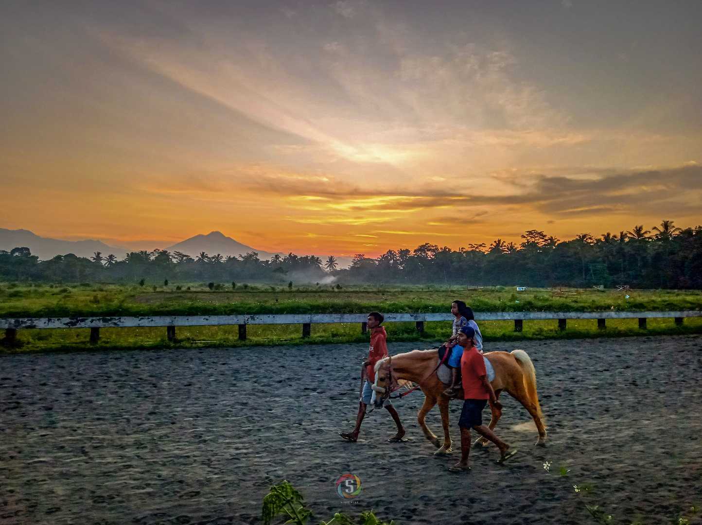 menjelang senja