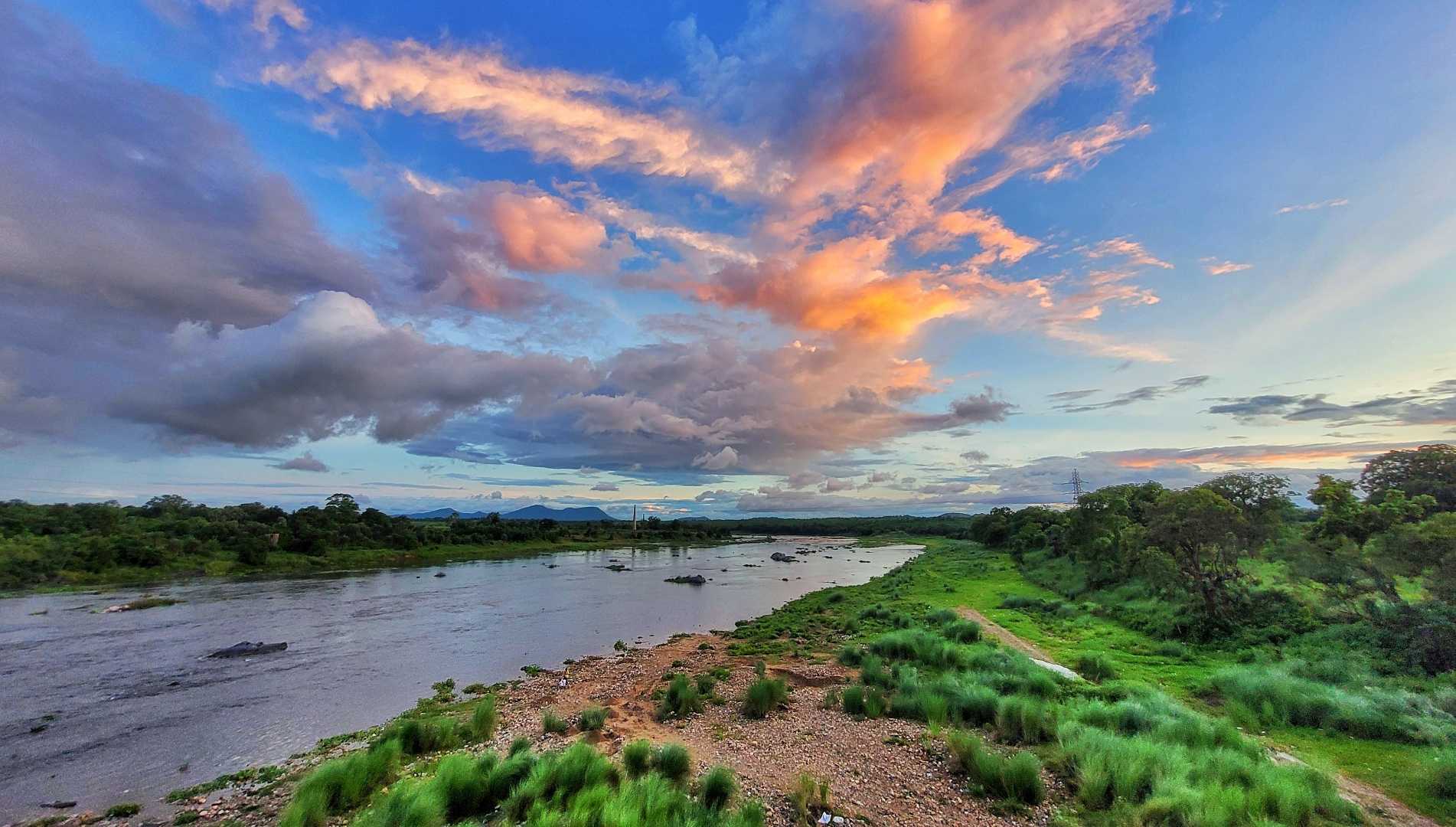 Beautiful sunsets need cloudy skies 