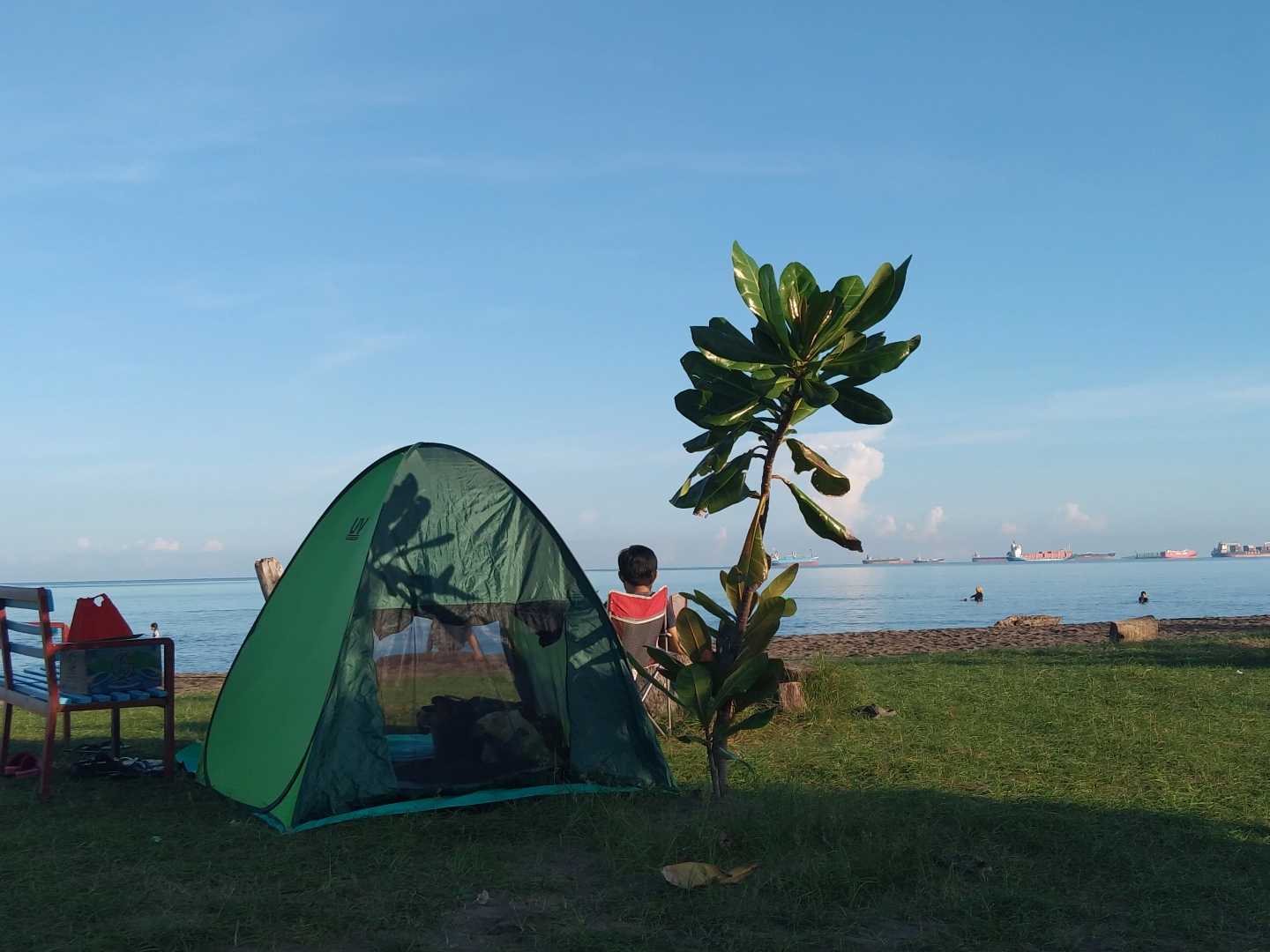 Menikmati Pagi di Pantai Bosowa Makassar 