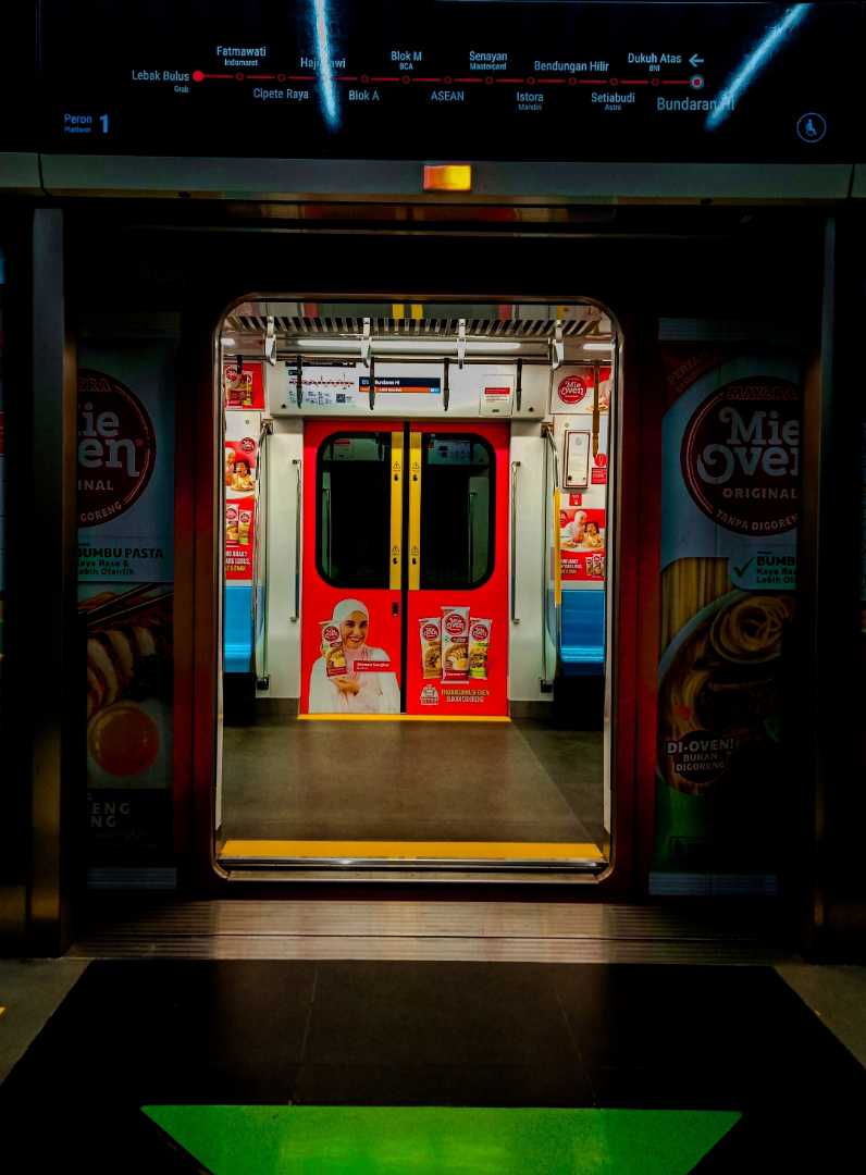 Kereta Listrik Bawah Tanah Jakarta