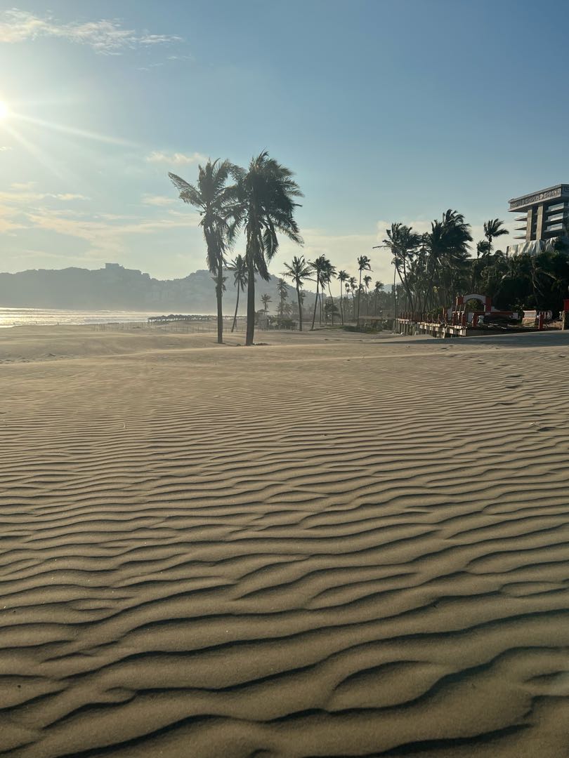sol, arena y mar
