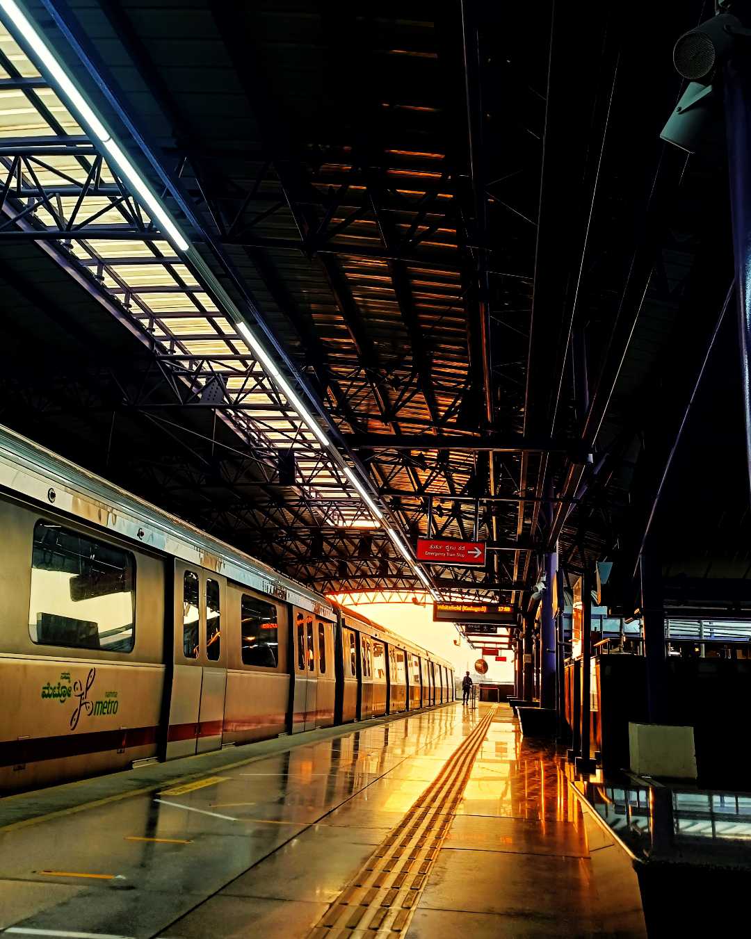 Metro and golden hour 💖