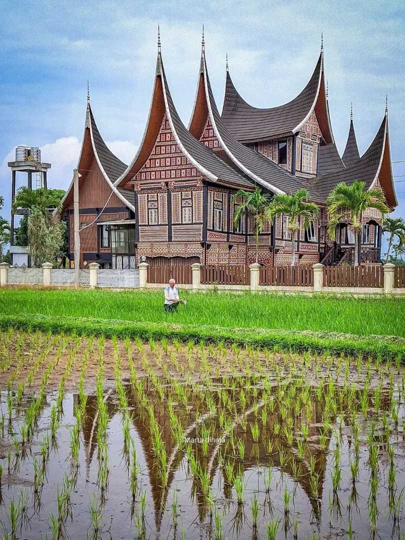Rumah gadang sicamin