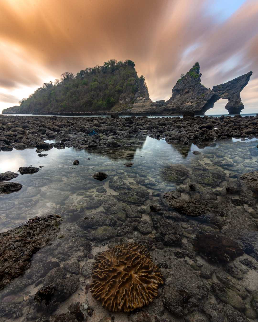BEAUTIFUL ATUH BEACH ON NUSA PENIDA, BALI