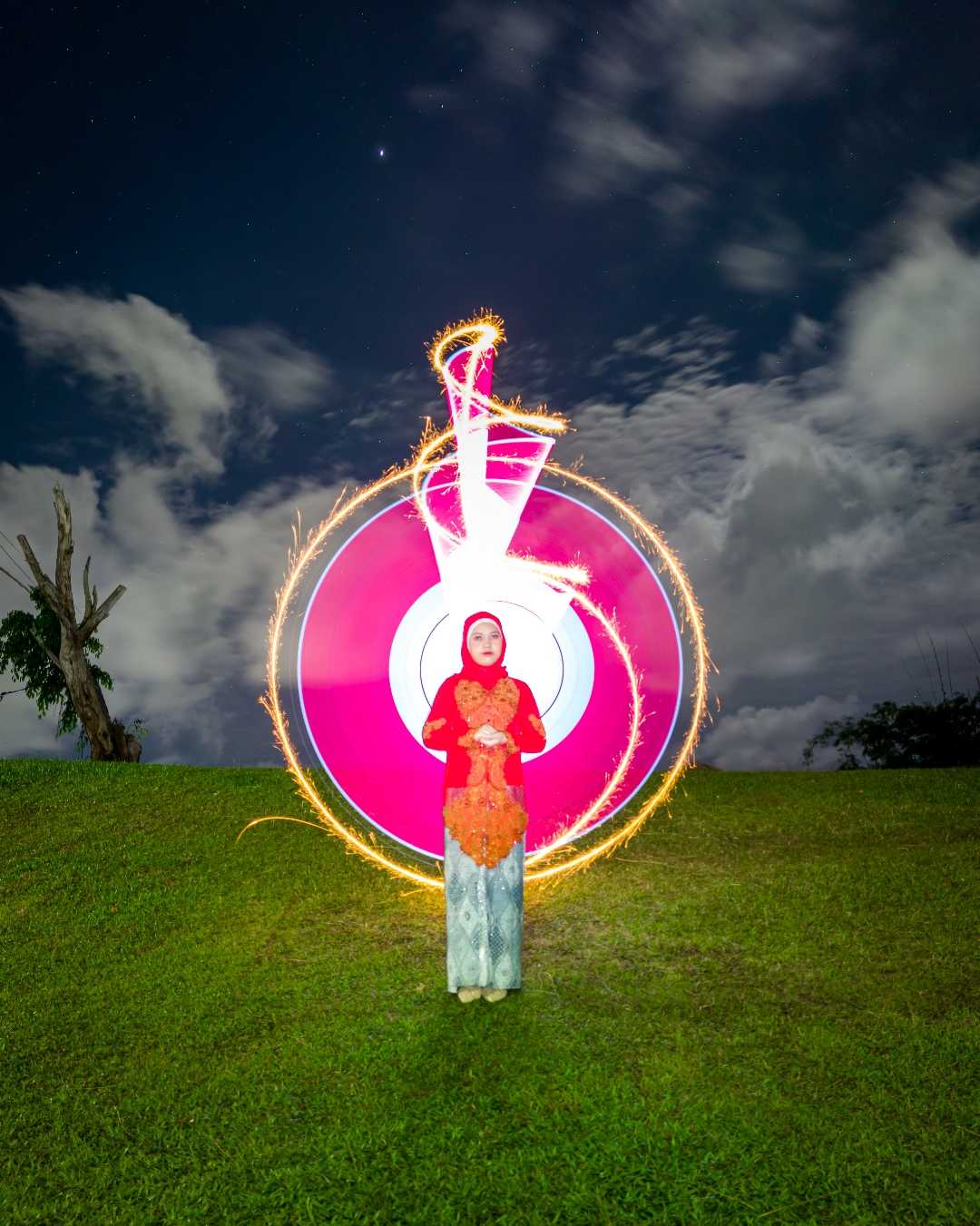 Lightpainting Tema Merah Putih