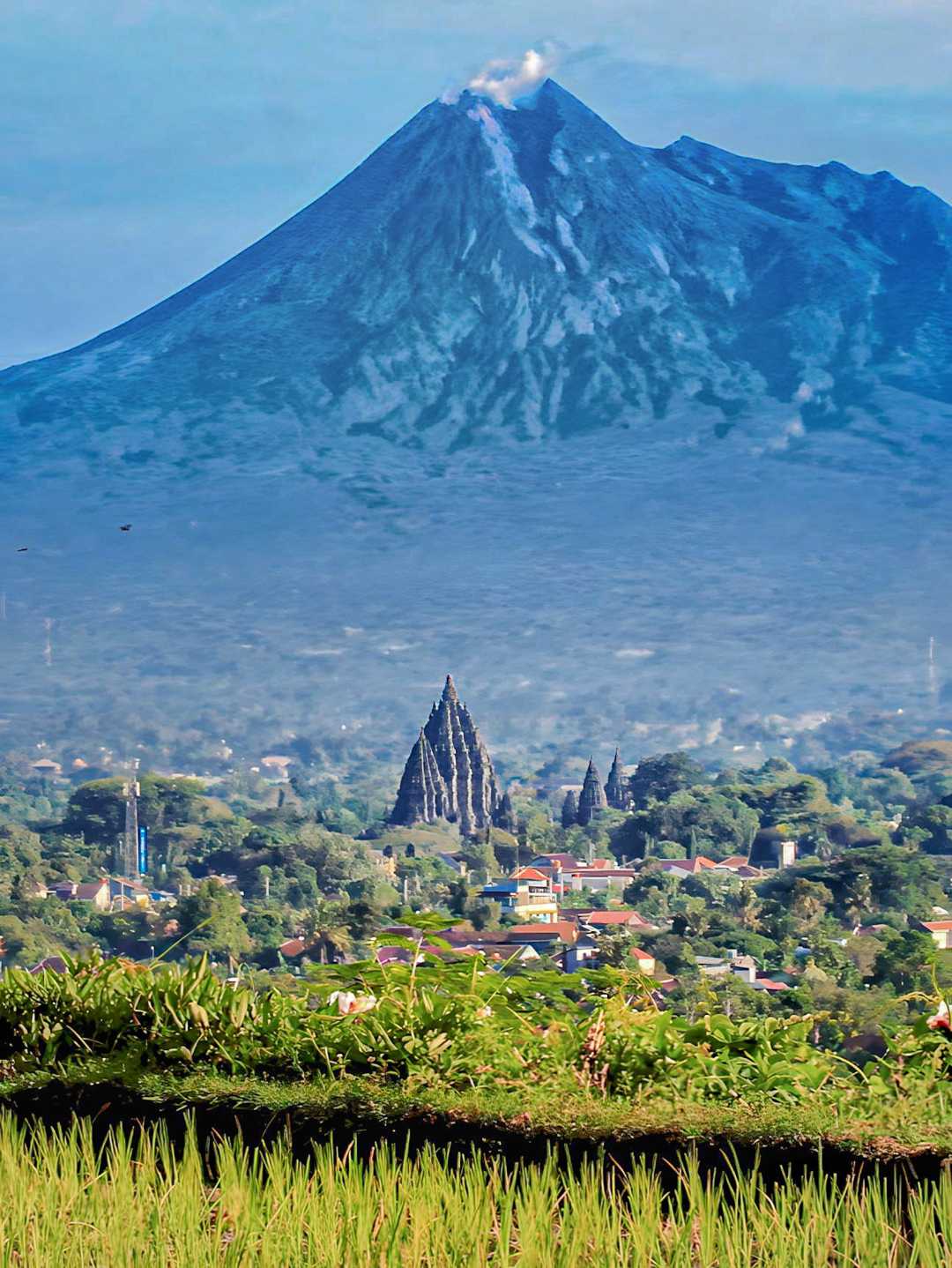 Antara Merapi dan Candi Prambanan