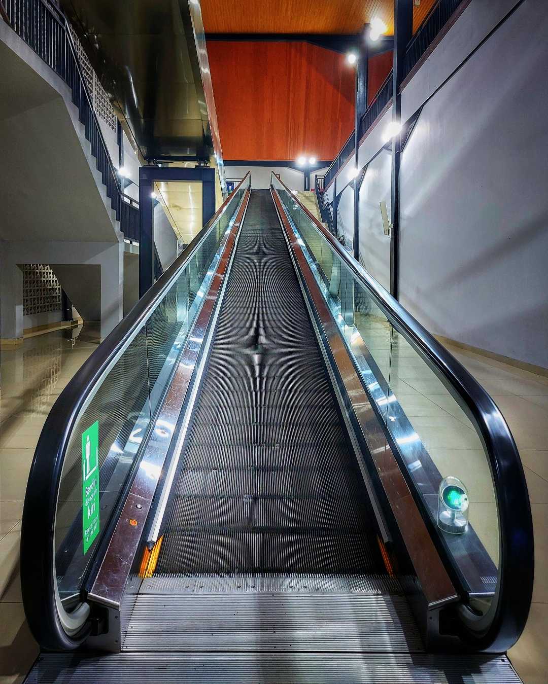 escalator